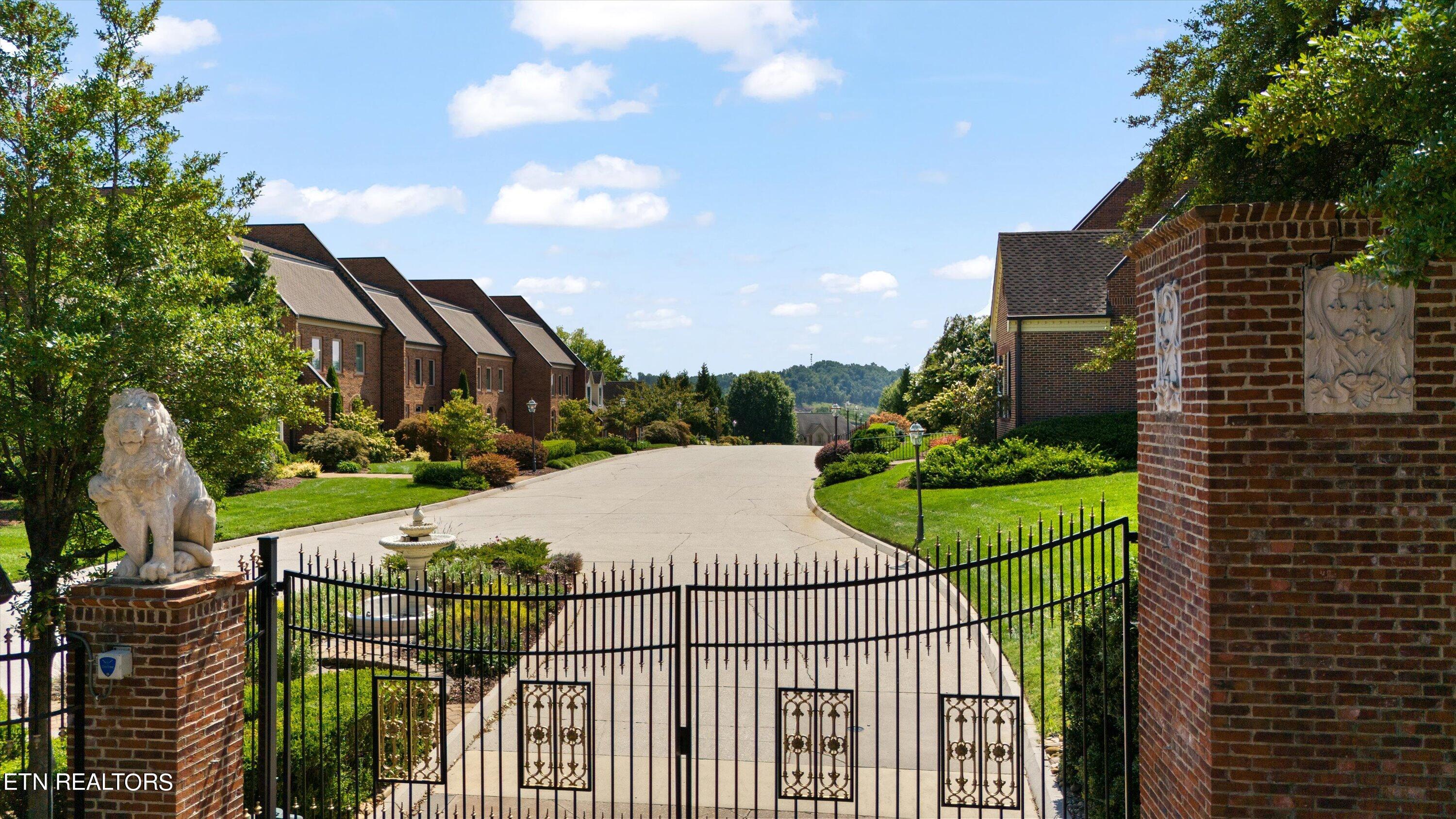 3340 Kingston Pike, 4