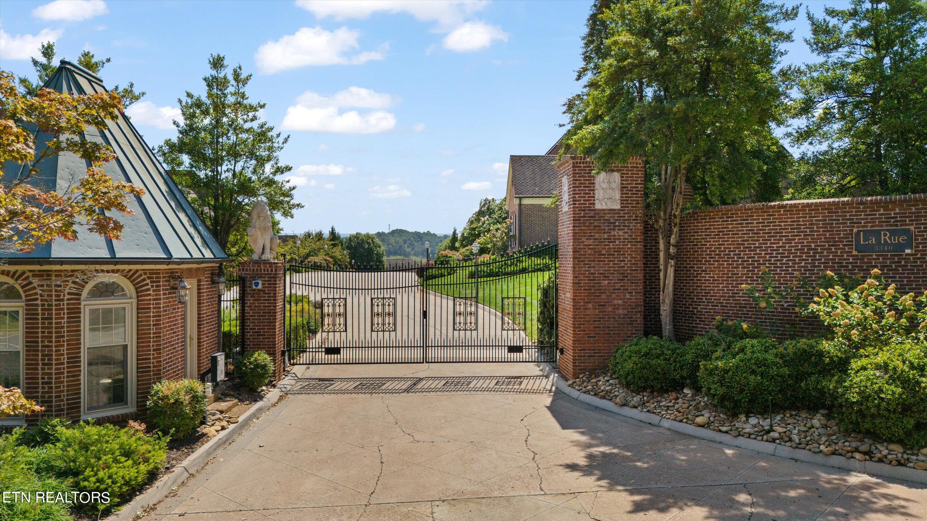 3340 Kingston Pike, 4