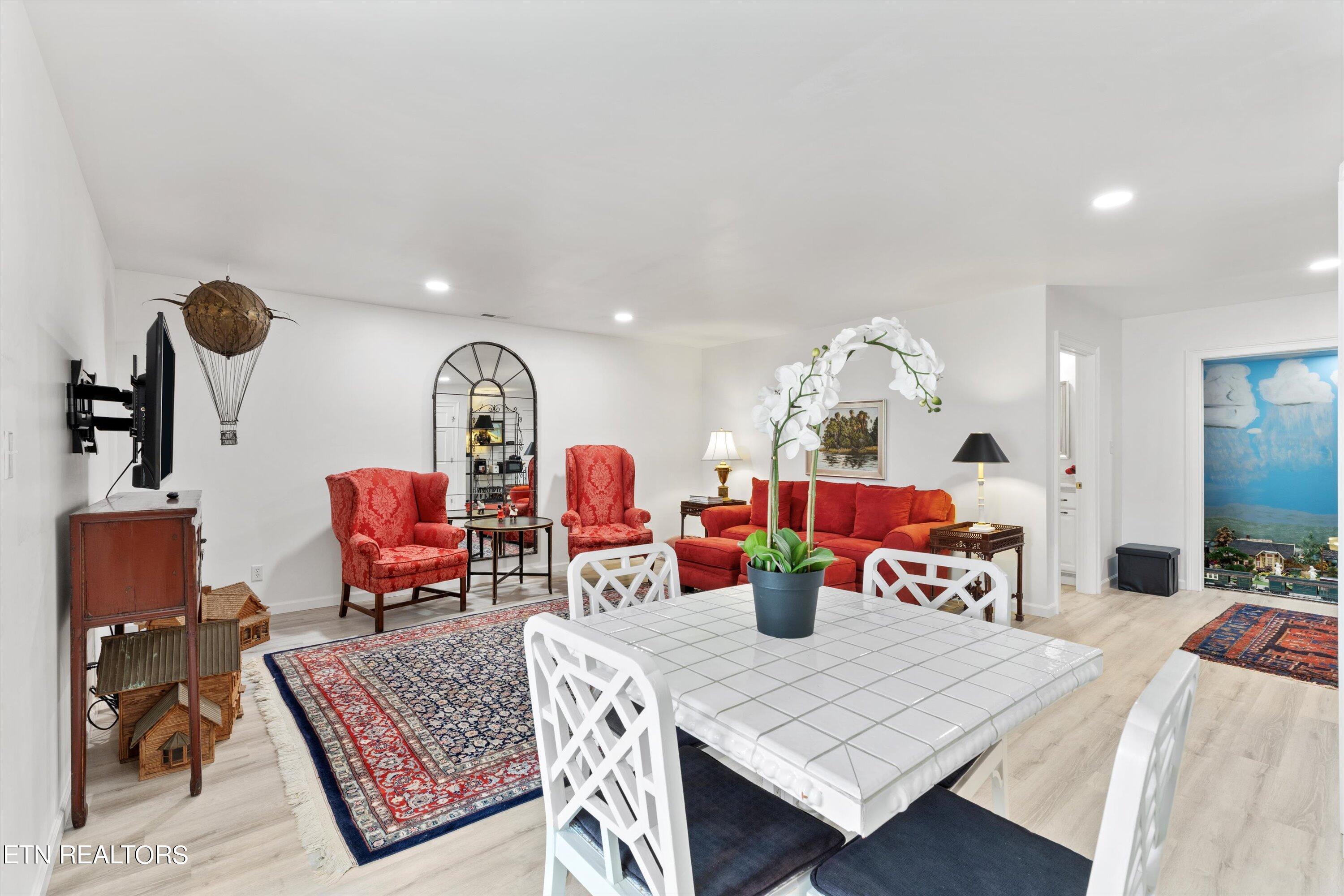 3340 Kingston Pike, 4