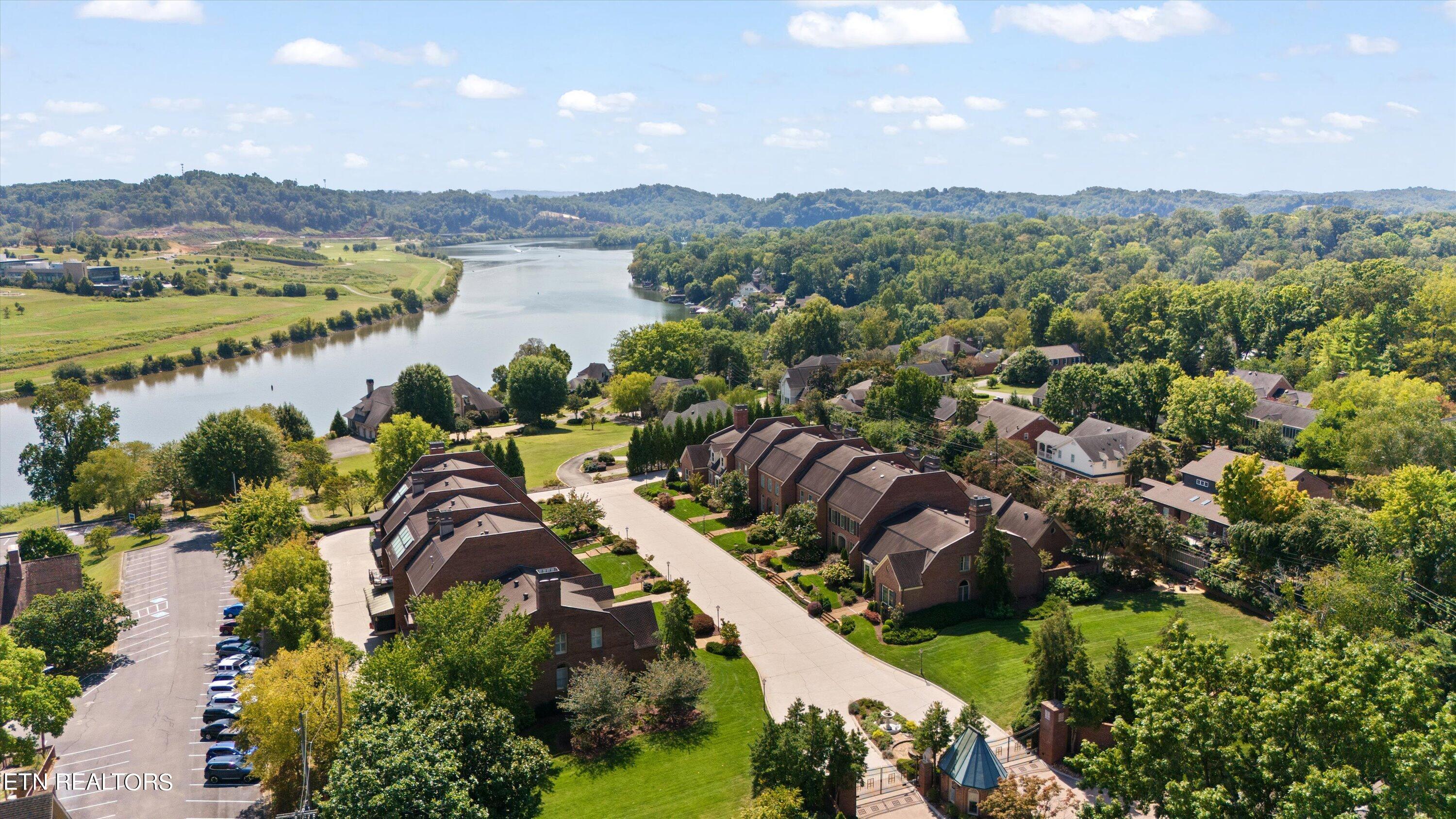 3340 Kingston Pike, 4