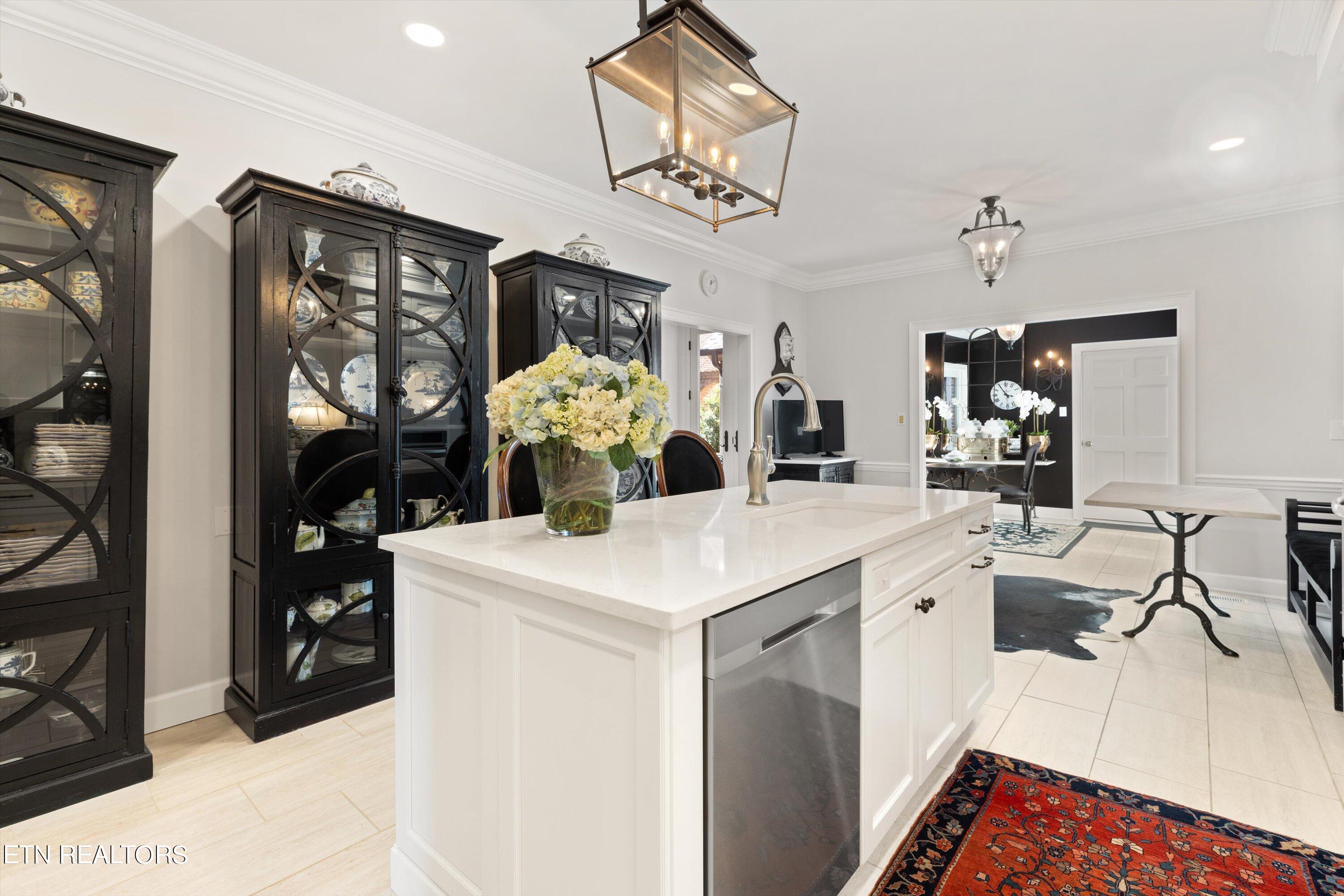 3340 Kingston Pike, 4