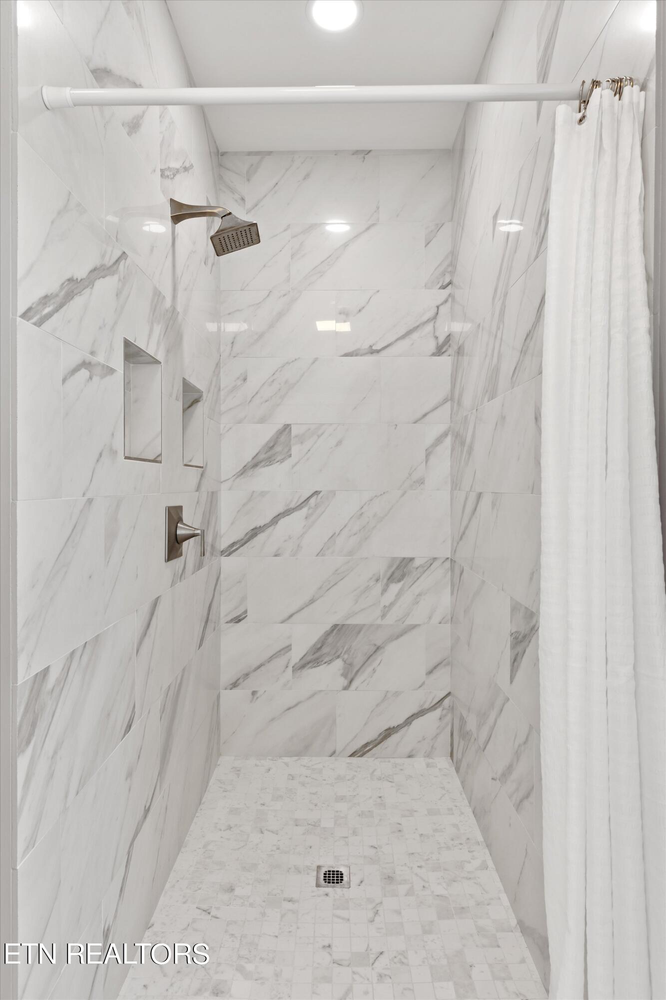 3340 Kingston Pike, 4