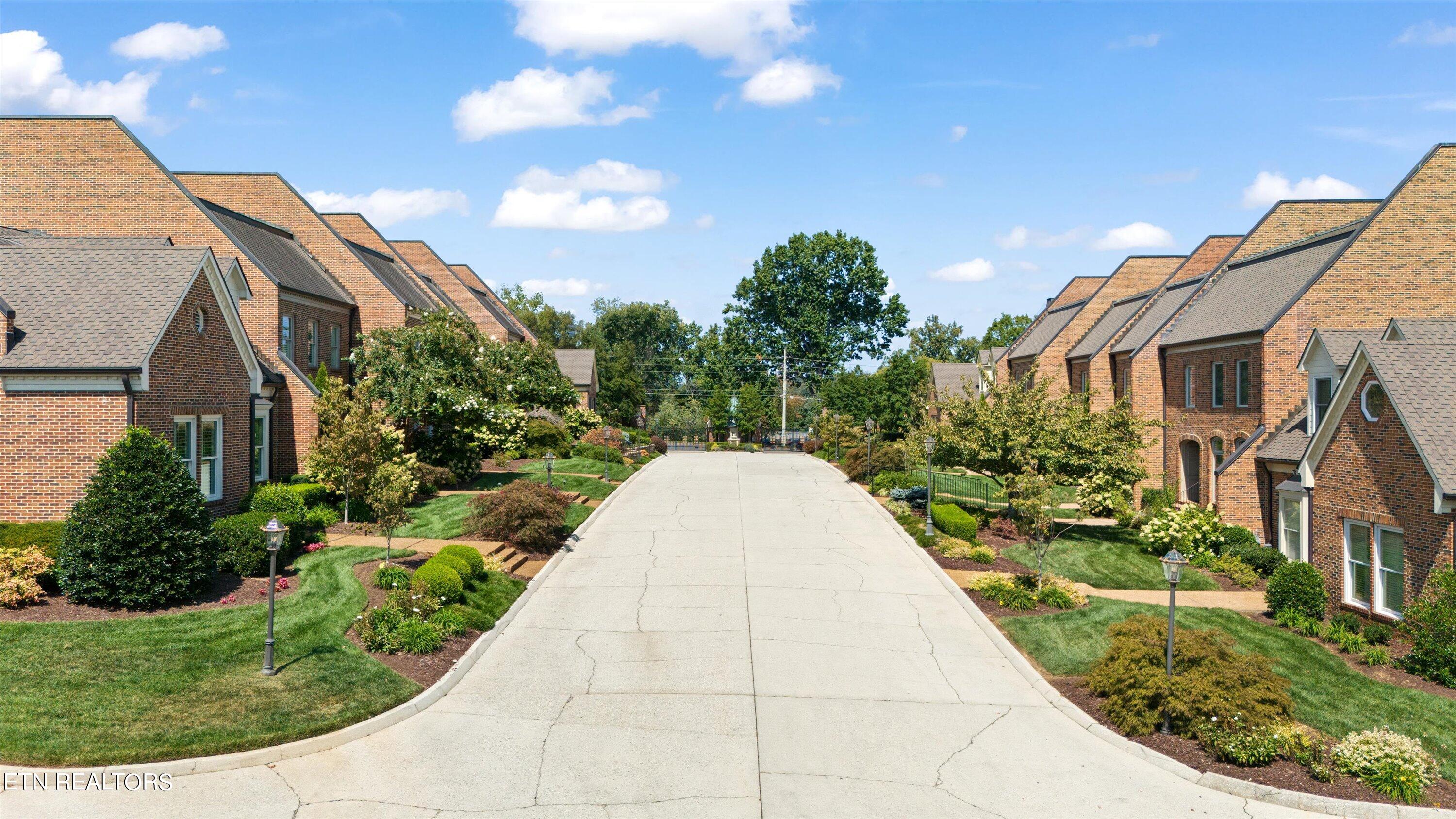 3340 Kingston Pike, 4