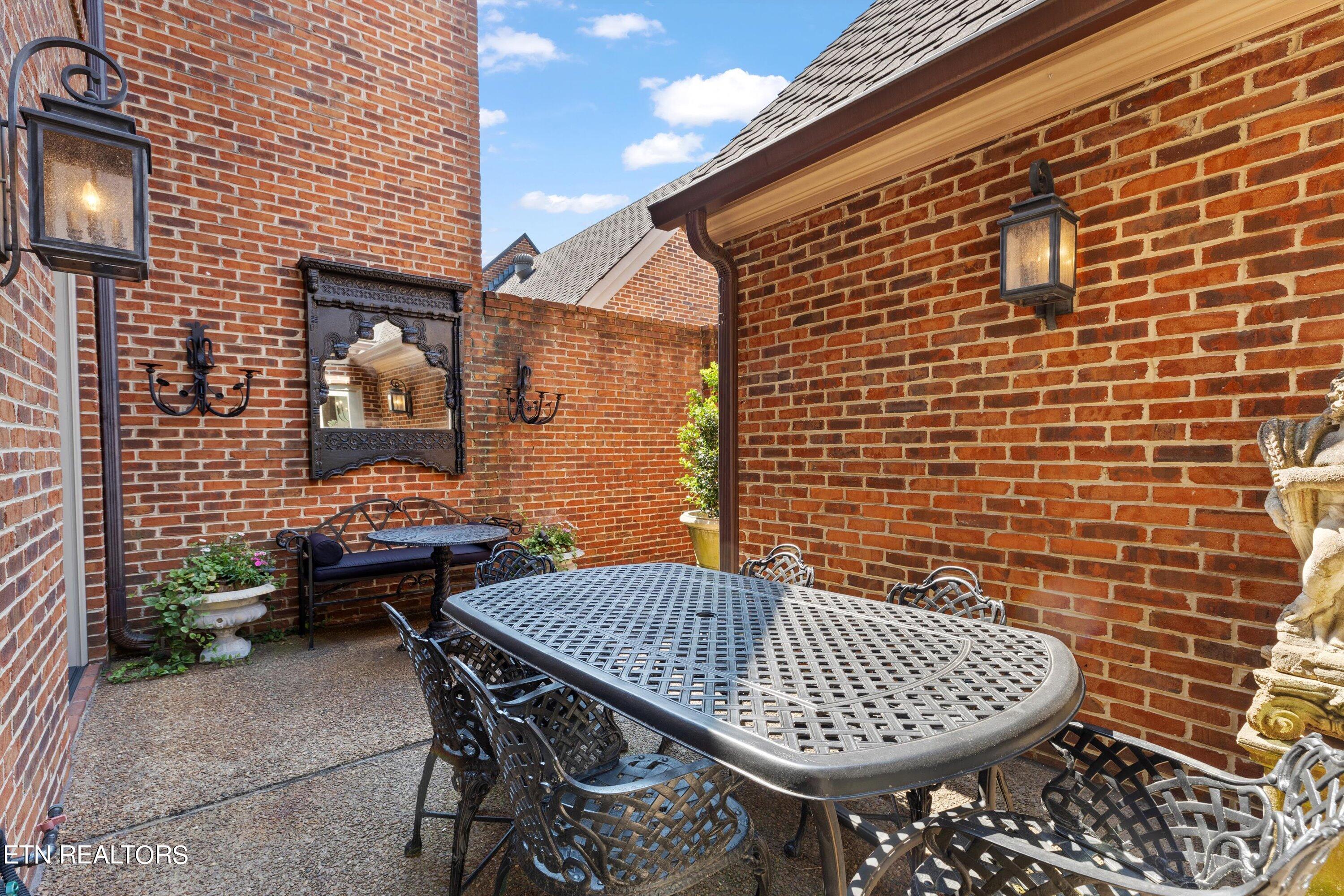 3340 Kingston Pike, 4