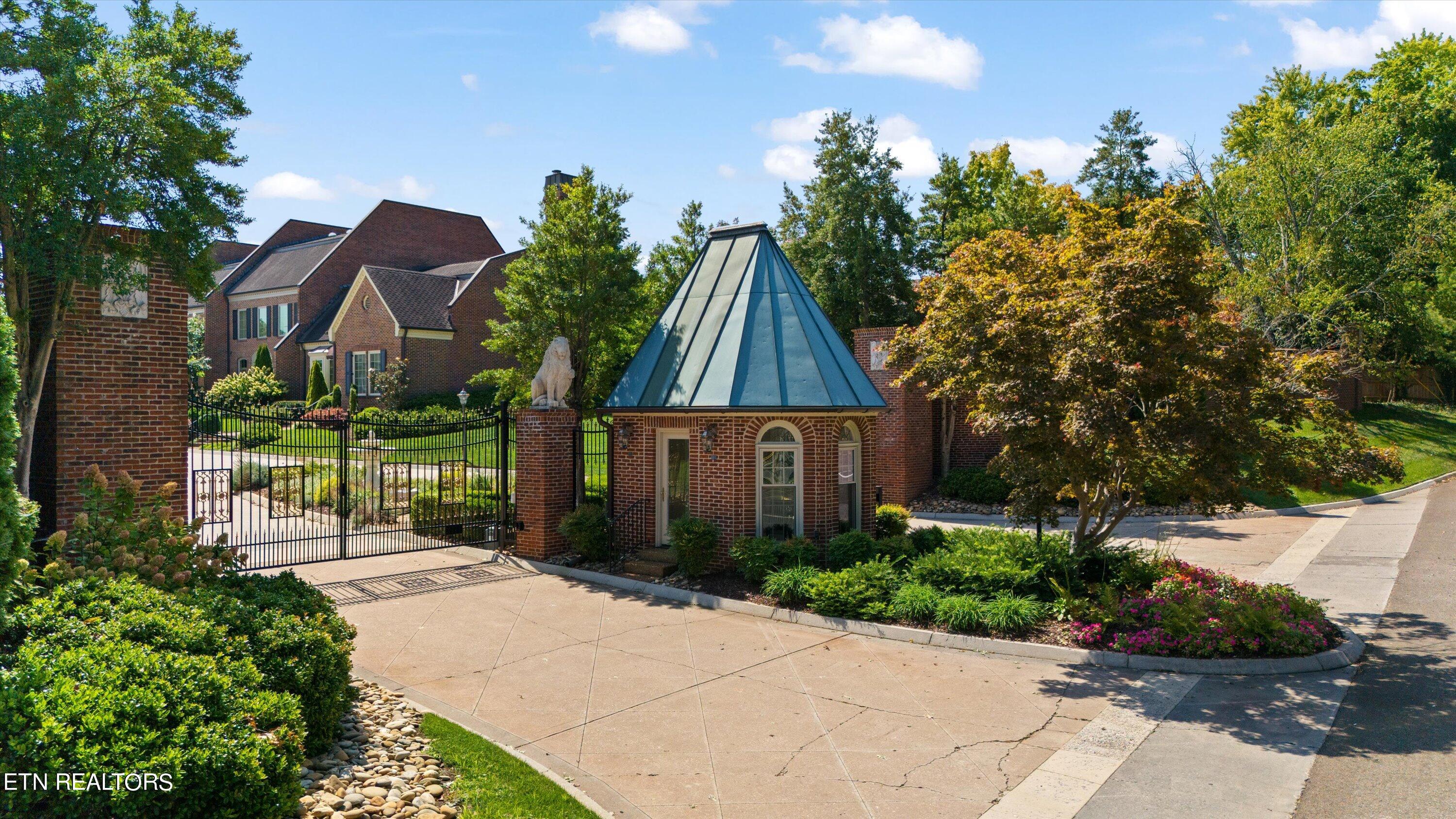 3340 Kingston Pike, 4