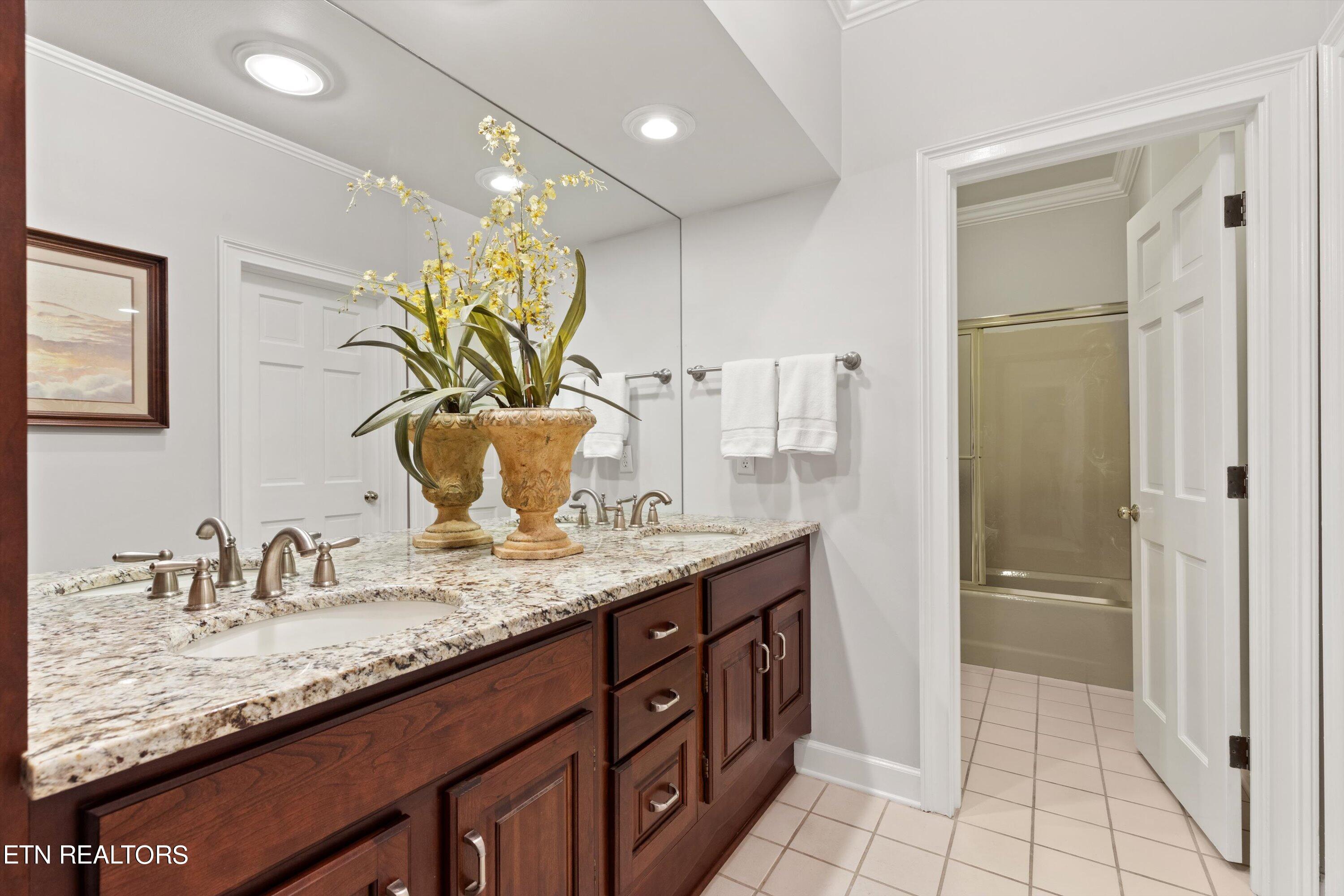 3340 Kingston Pike, 4