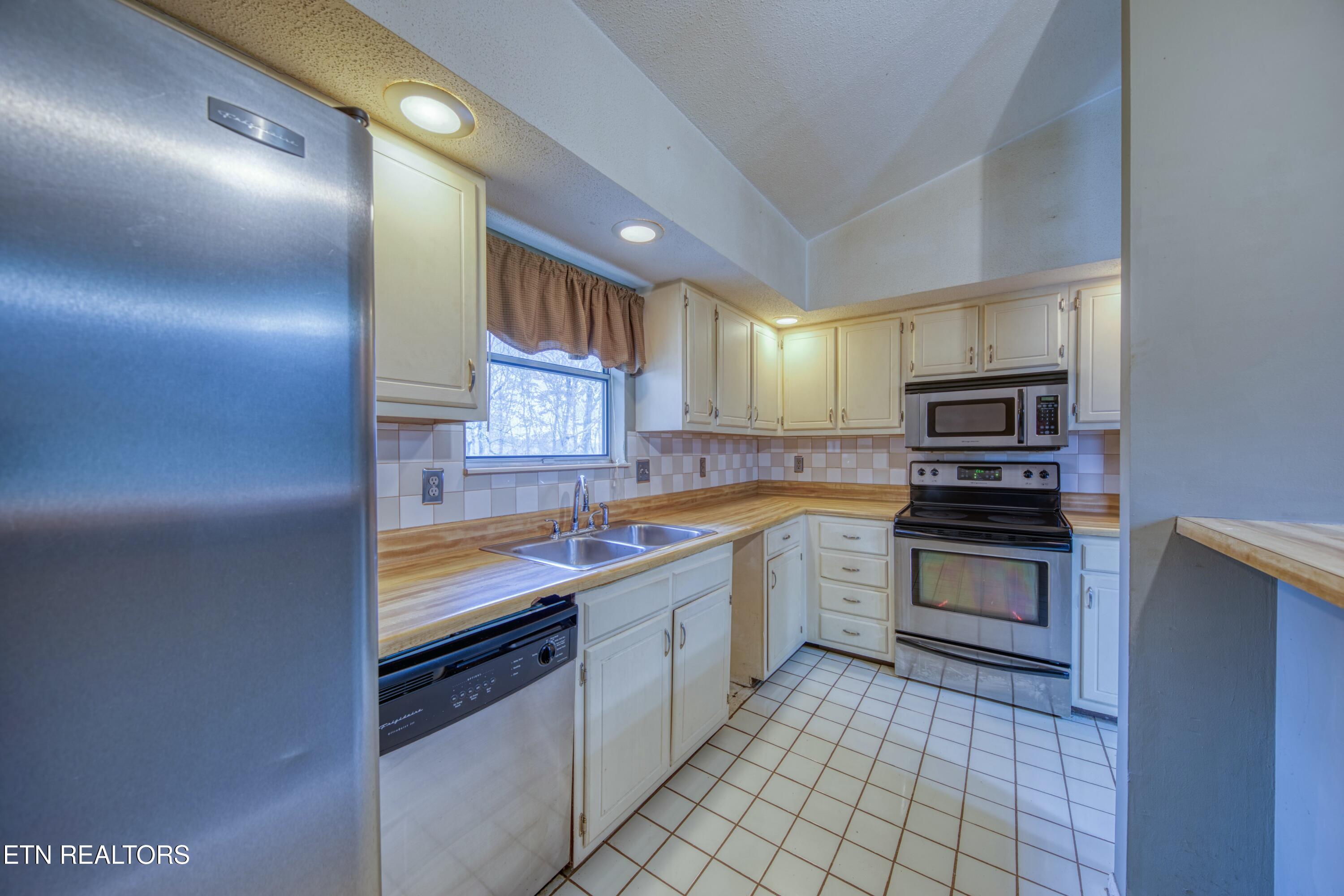 8709 Olde Colony Tr, 9