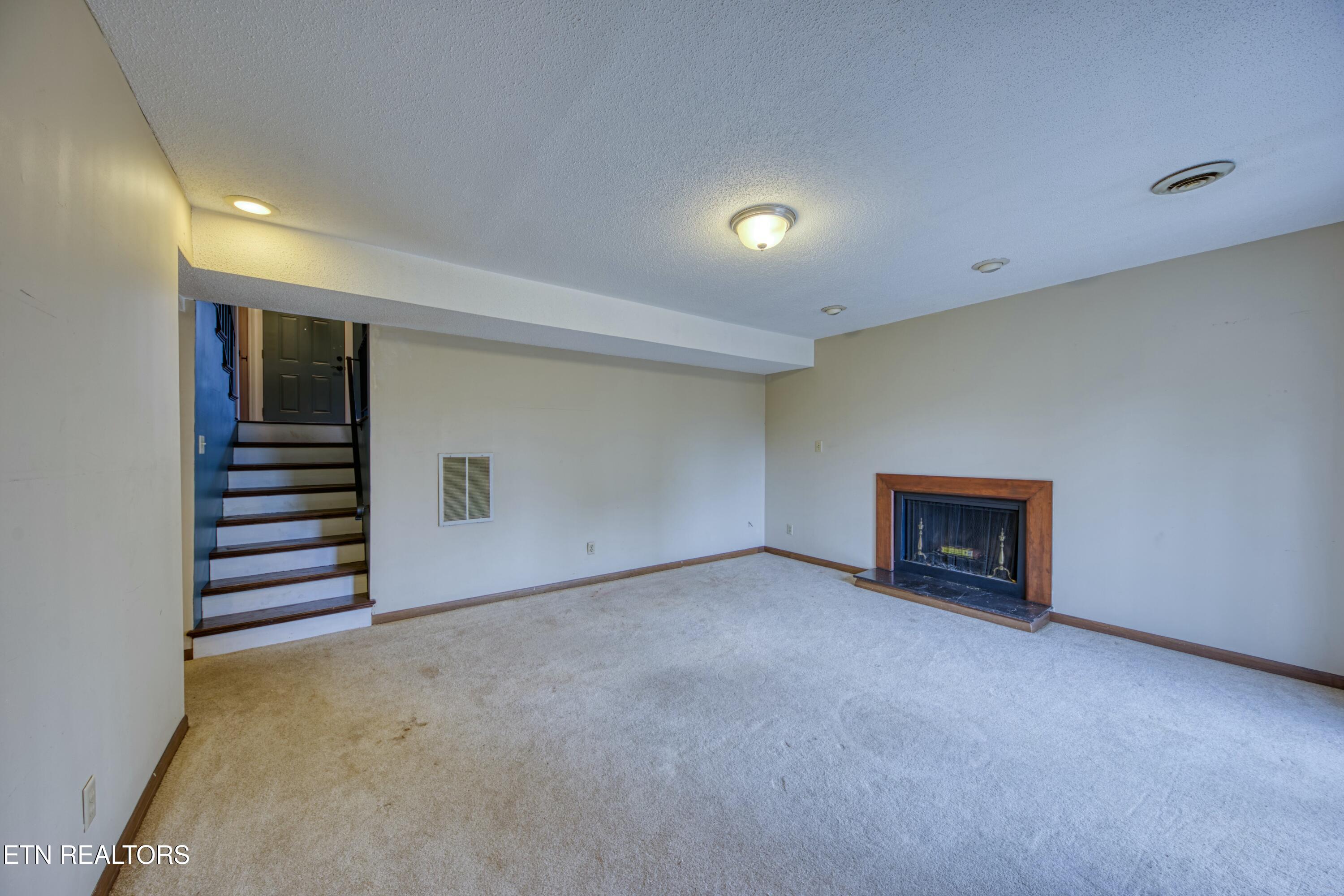 8709 Olde Colony Tr, 9