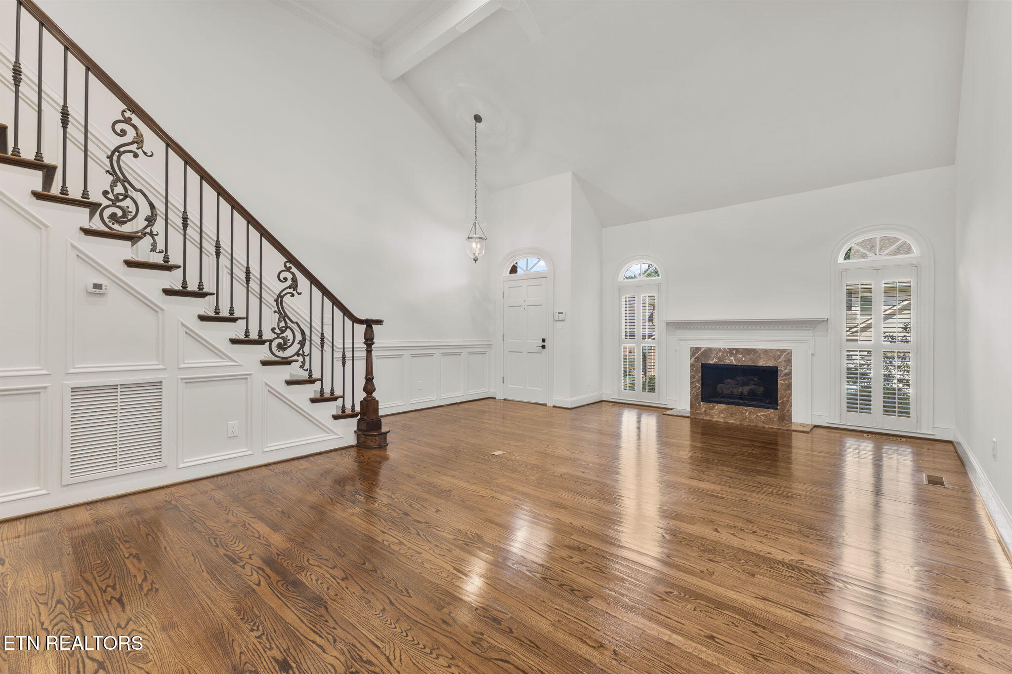 7910 Woodland Brae