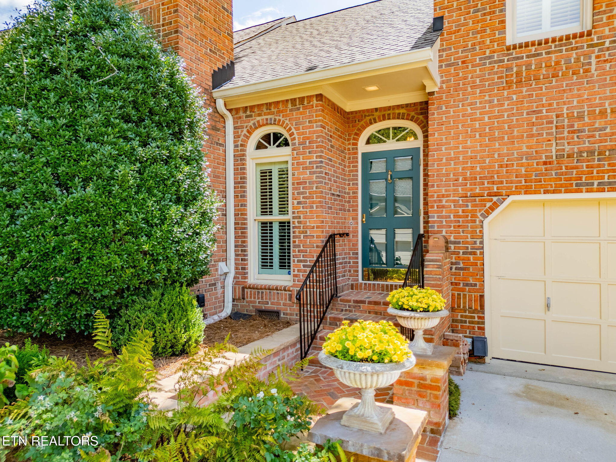 7910 Woodland Brae