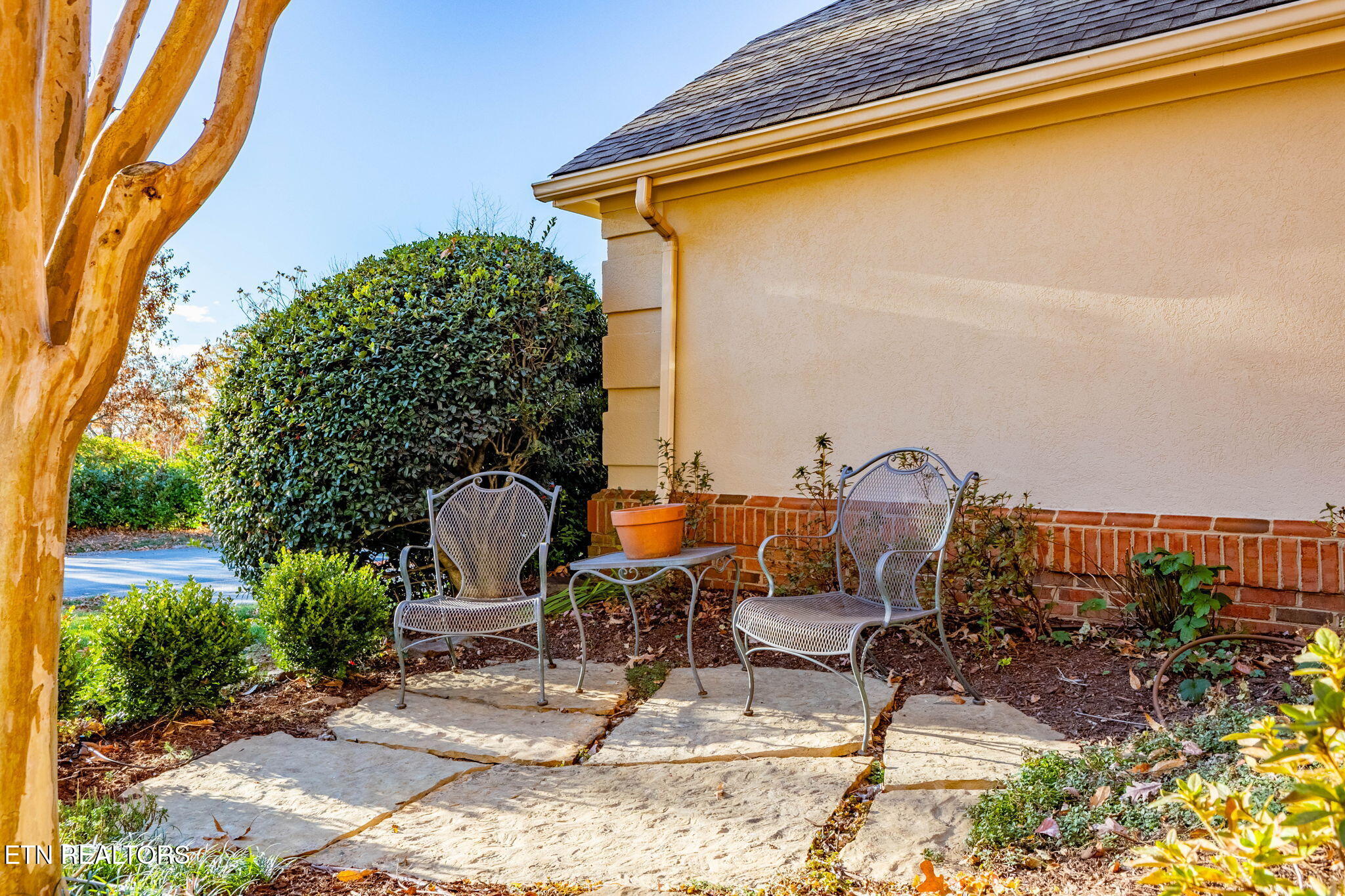 916 Highland Point Drive