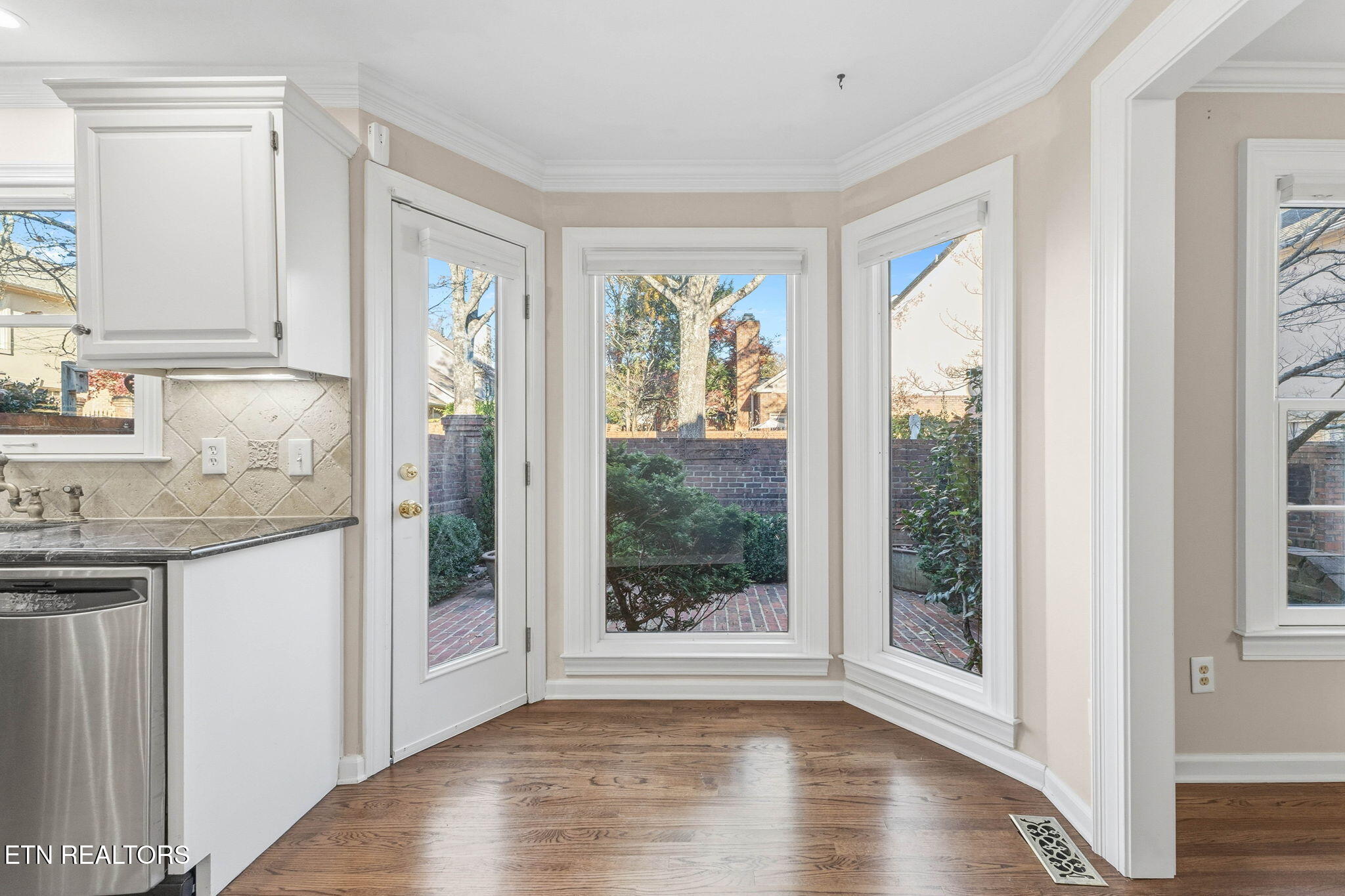 916 Highland Point Drive