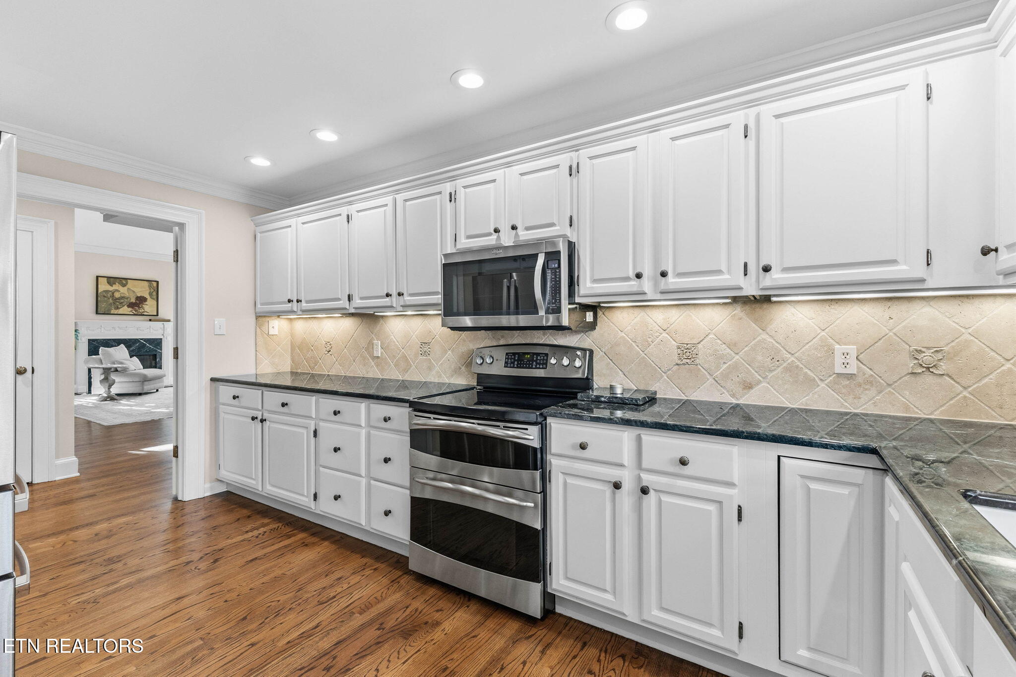 916 Highland Point Drive