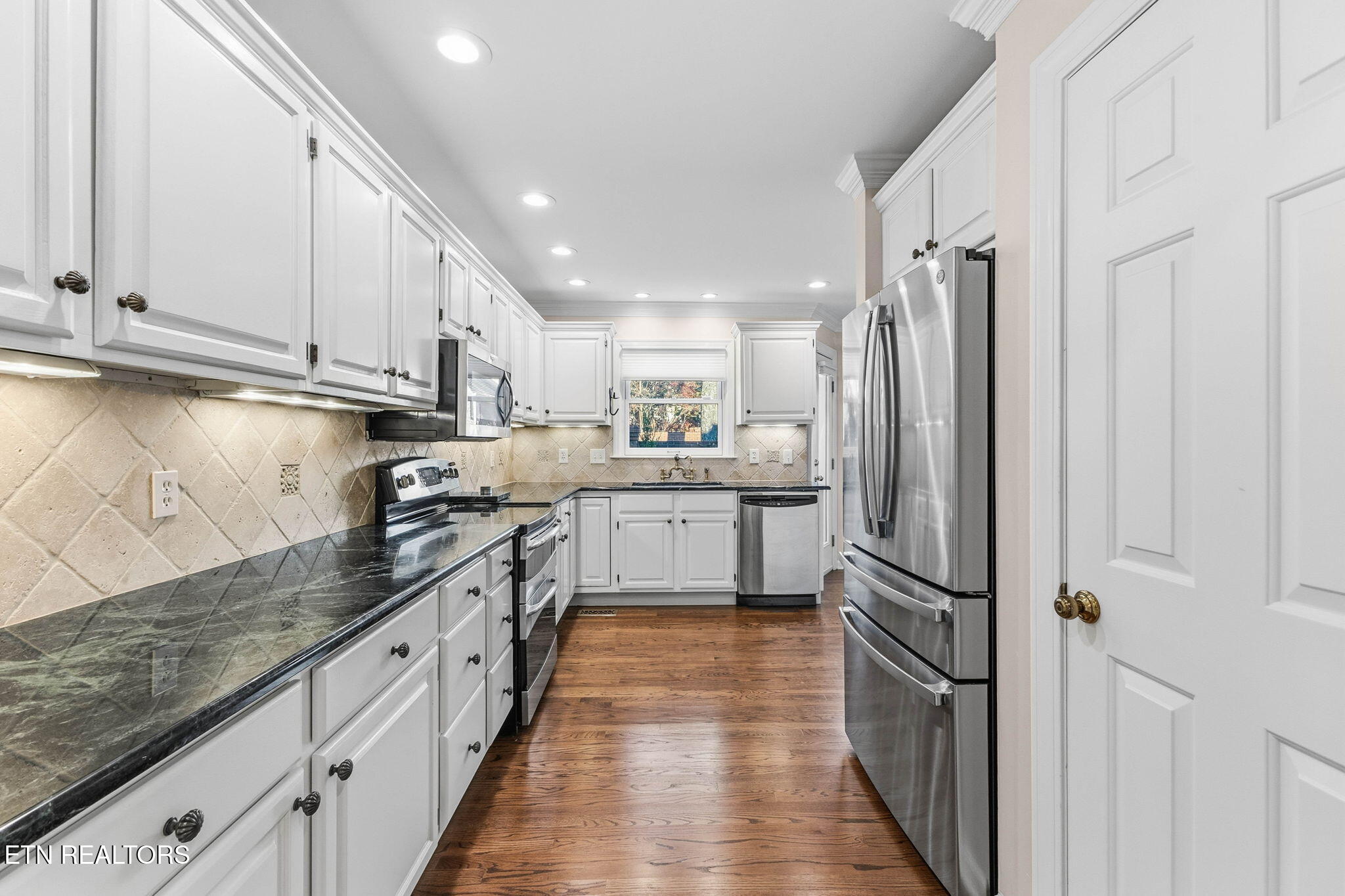 916 Highland Point Drive