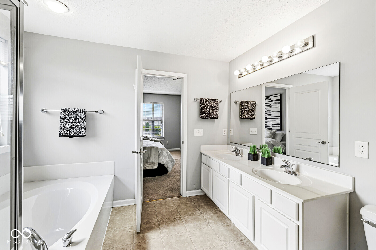 3992 Rowlett Place