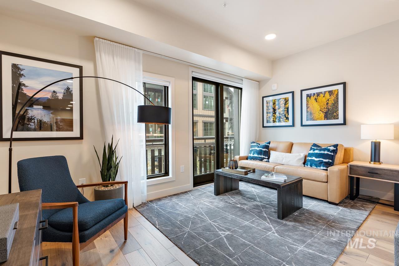 720 Village Dr Unit: 211