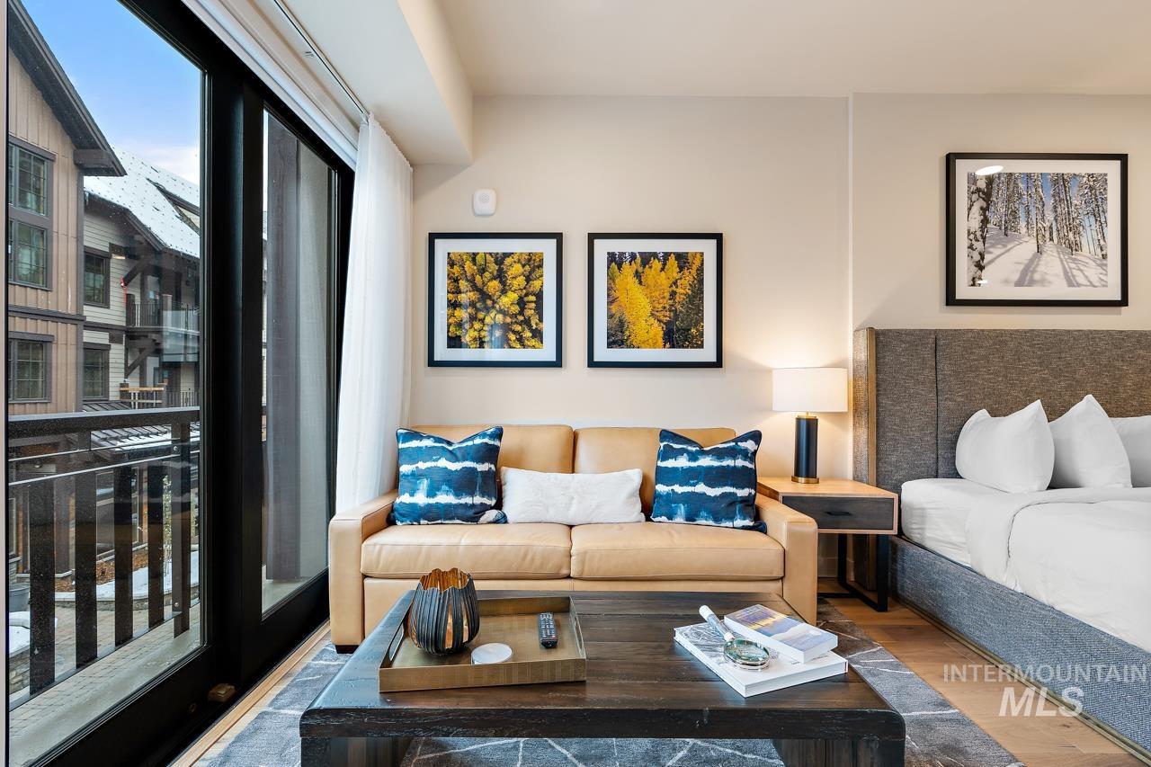720 Village Dr Unit: 211