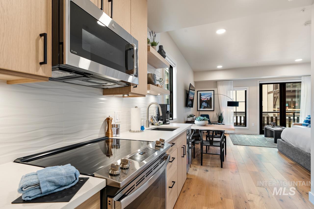 720 Village Dr Unit: 211
