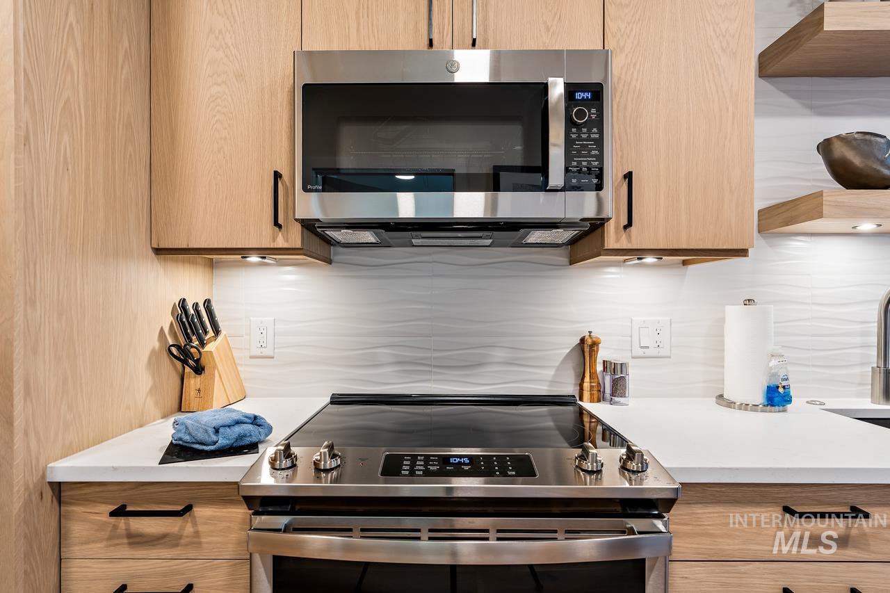 720 Village Dr Unit: 211