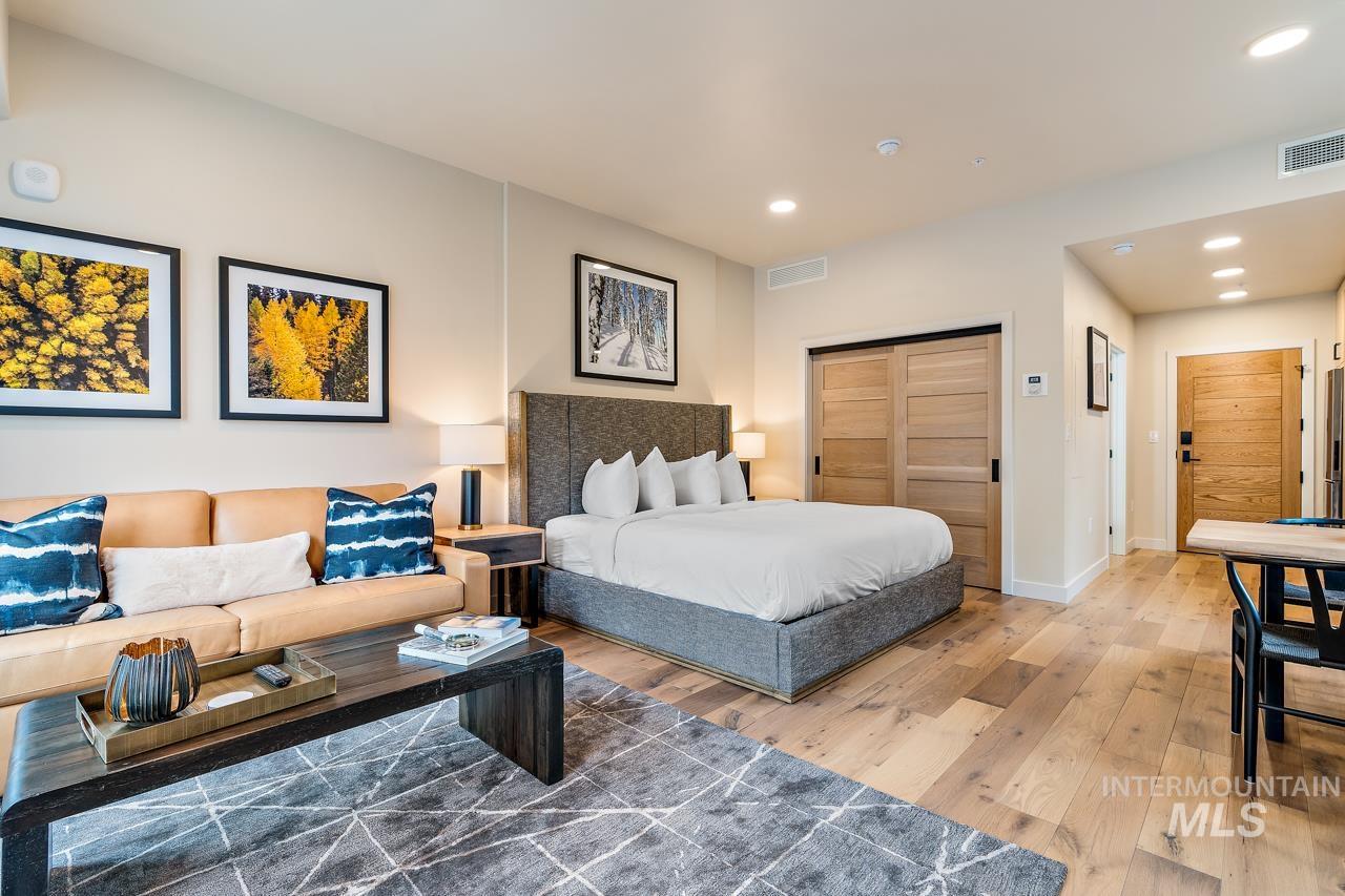 720 Village Dr Unit: 211
