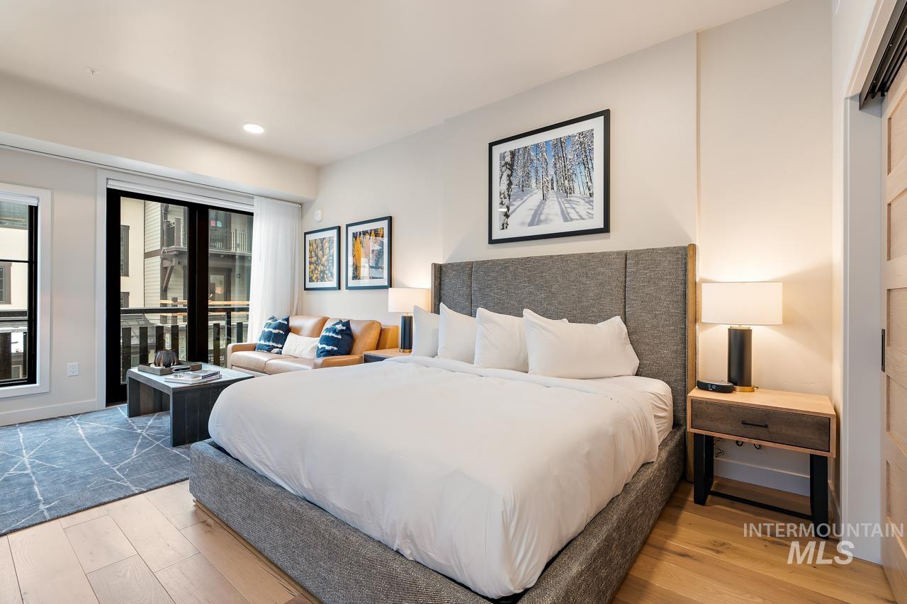 720 Village Dr Unit: 211