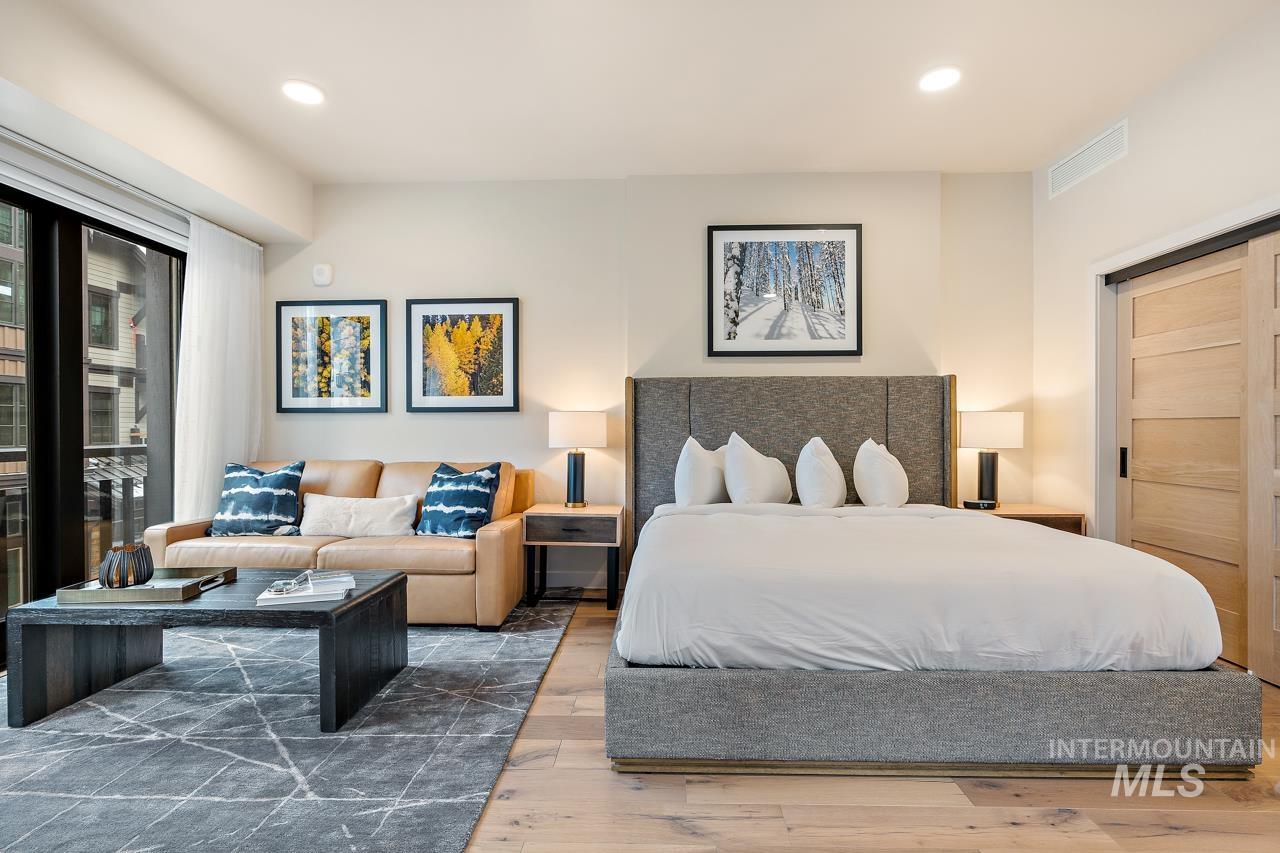 720 Village Dr Unit: 211
