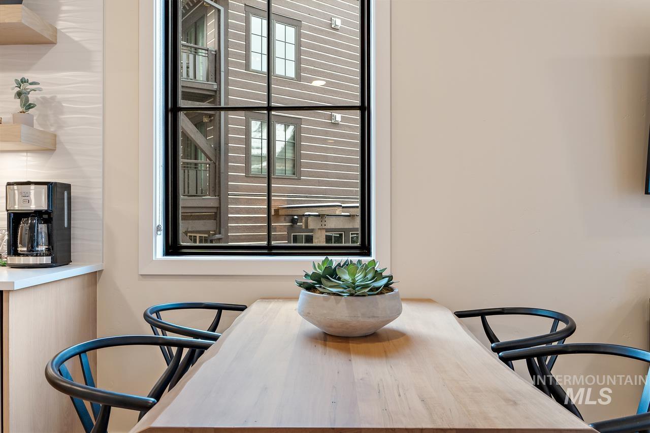 720 Village Dr Unit: 211