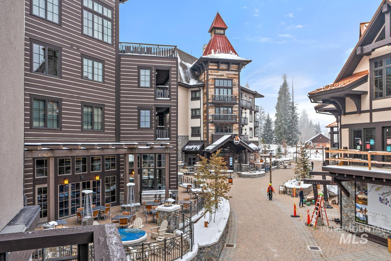 720 Village Dr Unit: 211