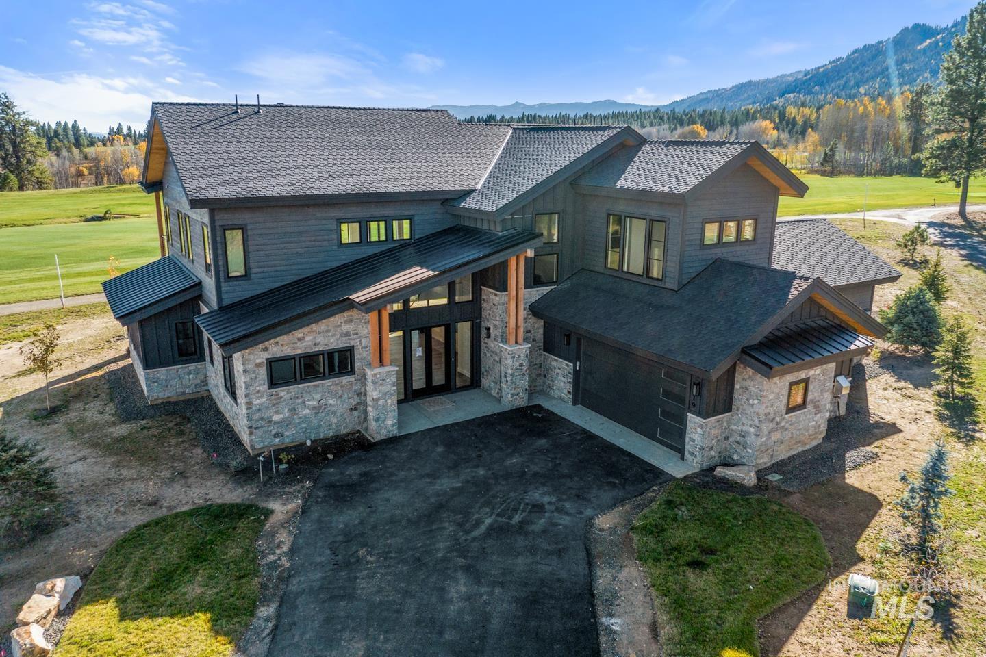 19 Aspen Glade Court