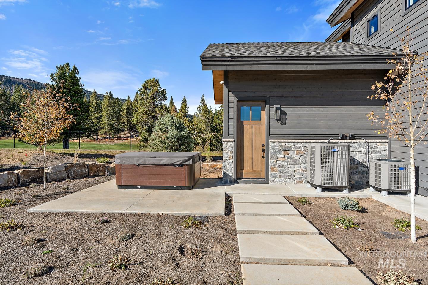 19 Aspen Glade Court