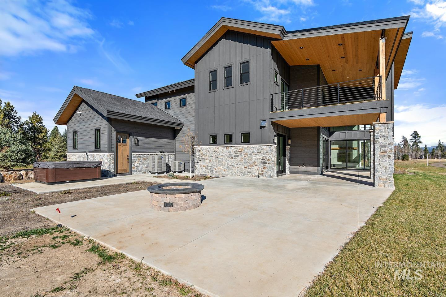 19 Aspen Glade Court