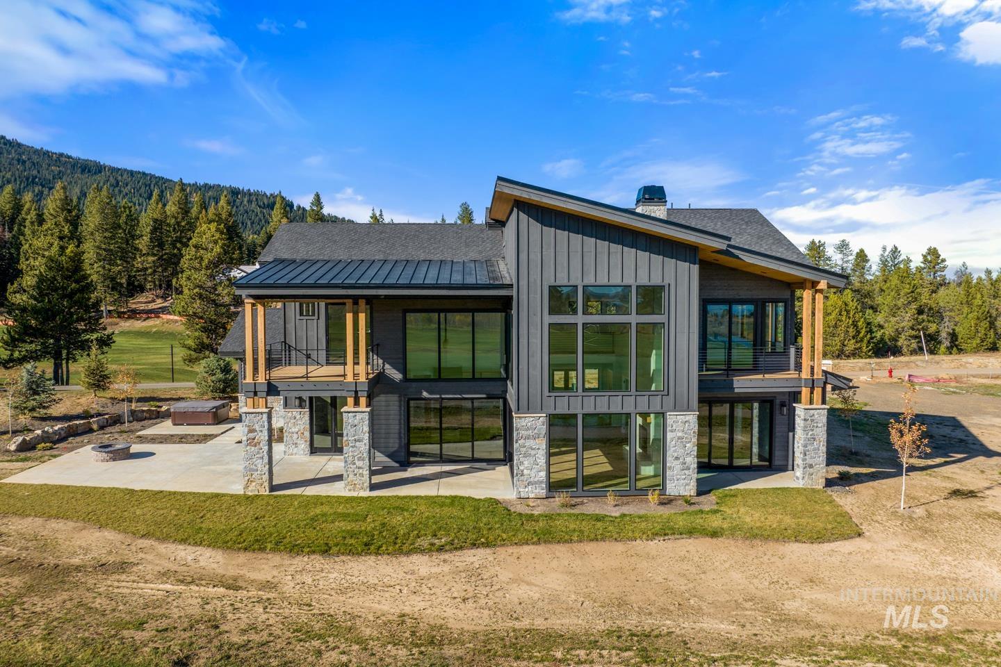 19 Aspen Glade Court