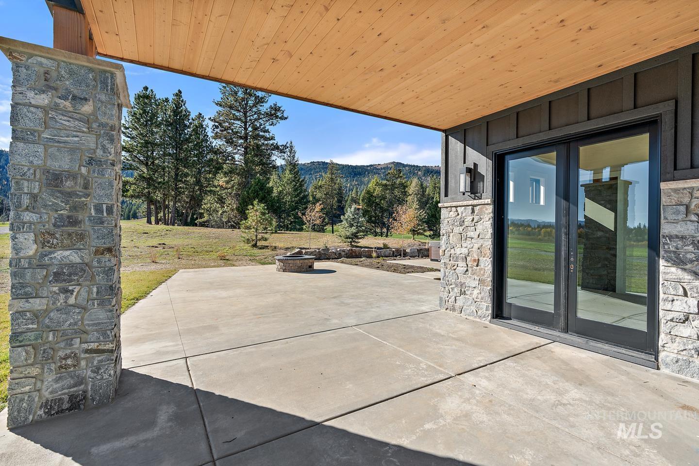 19 Aspen Glade Court