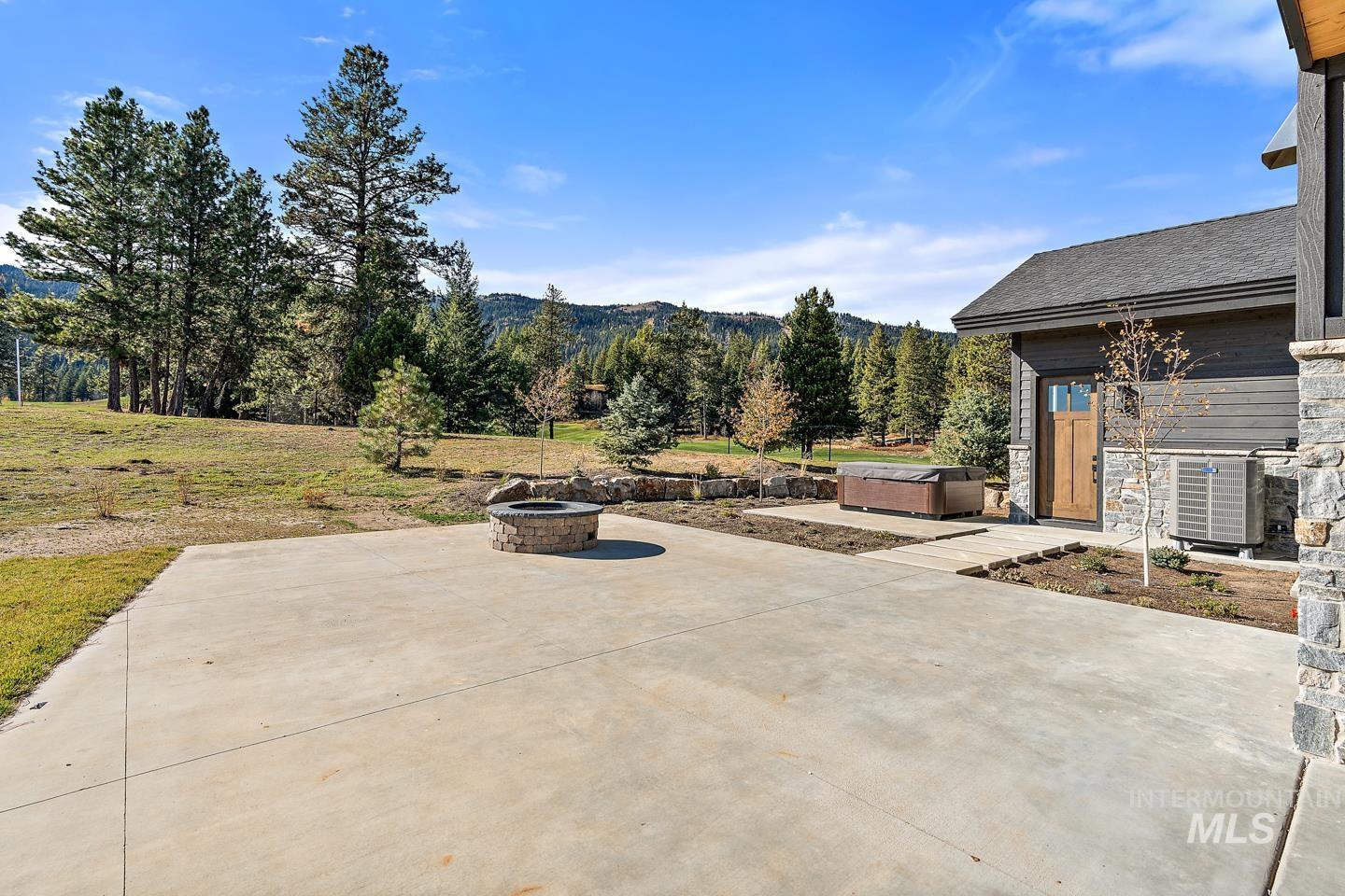 19 Aspen Glade Court