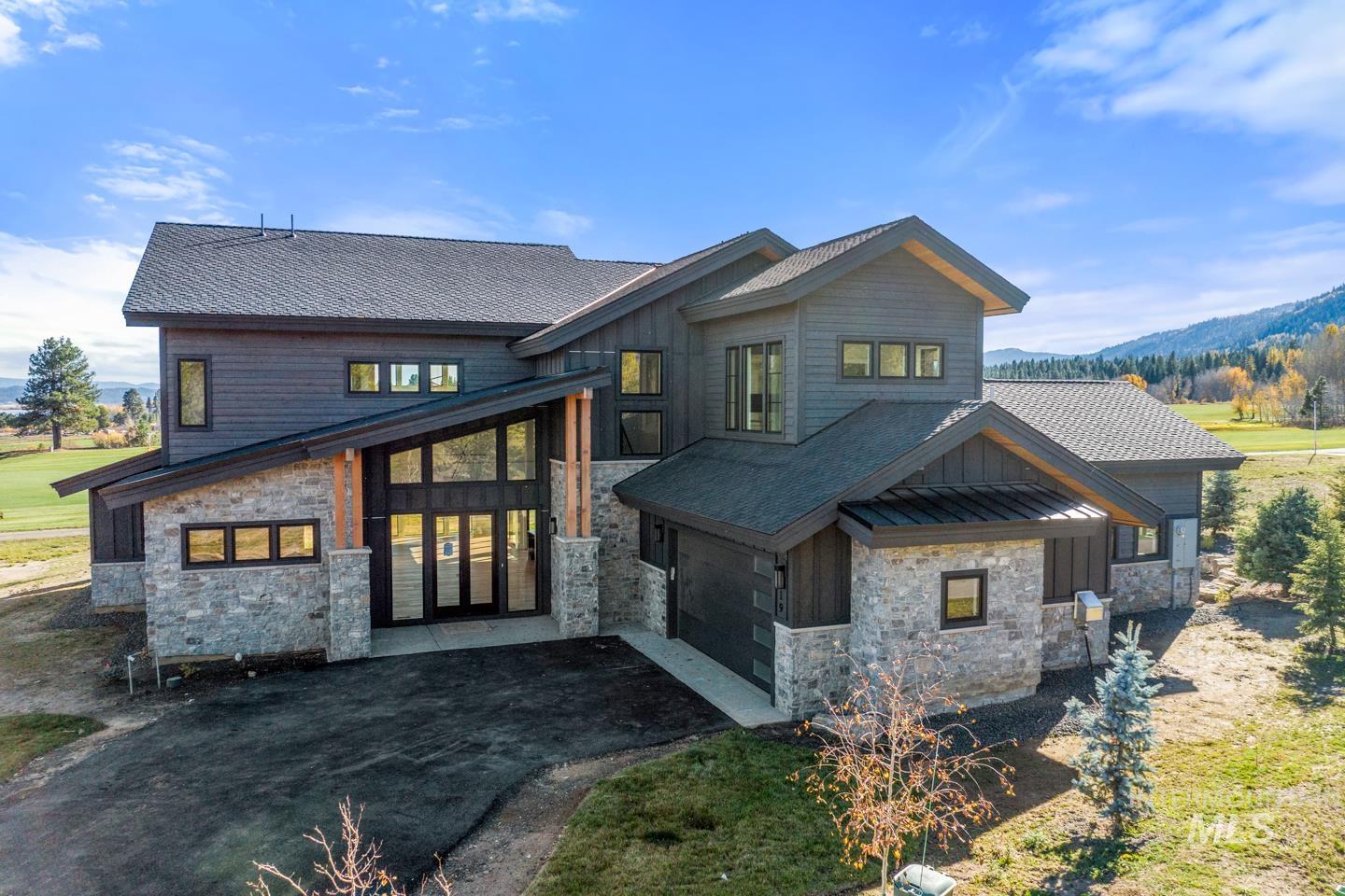 19 Aspen Glade Court