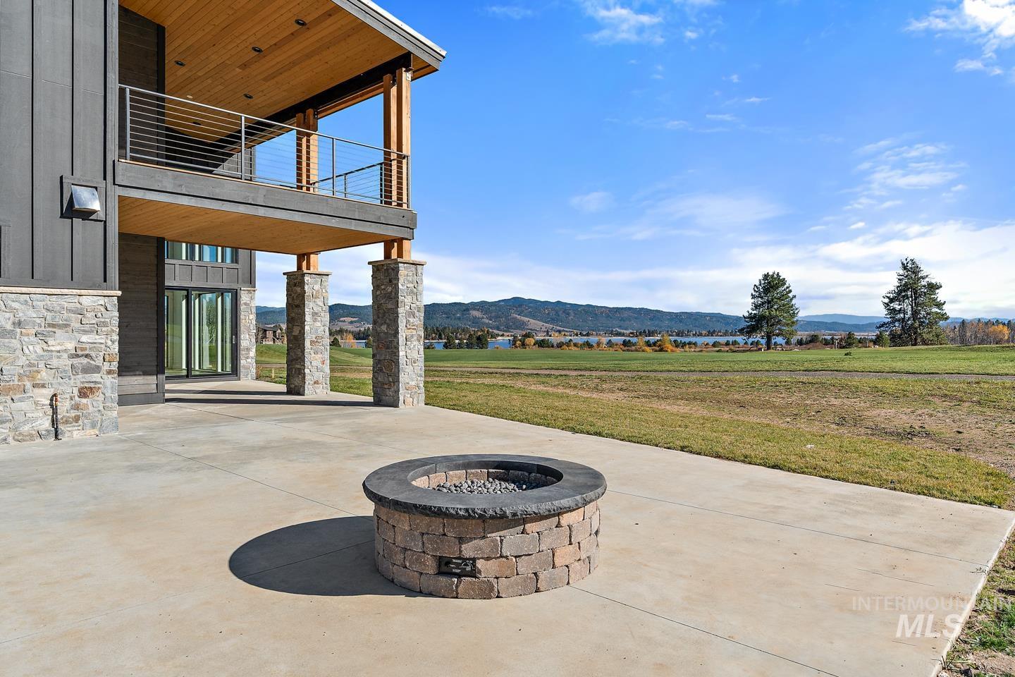 19 Aspen Glade Court