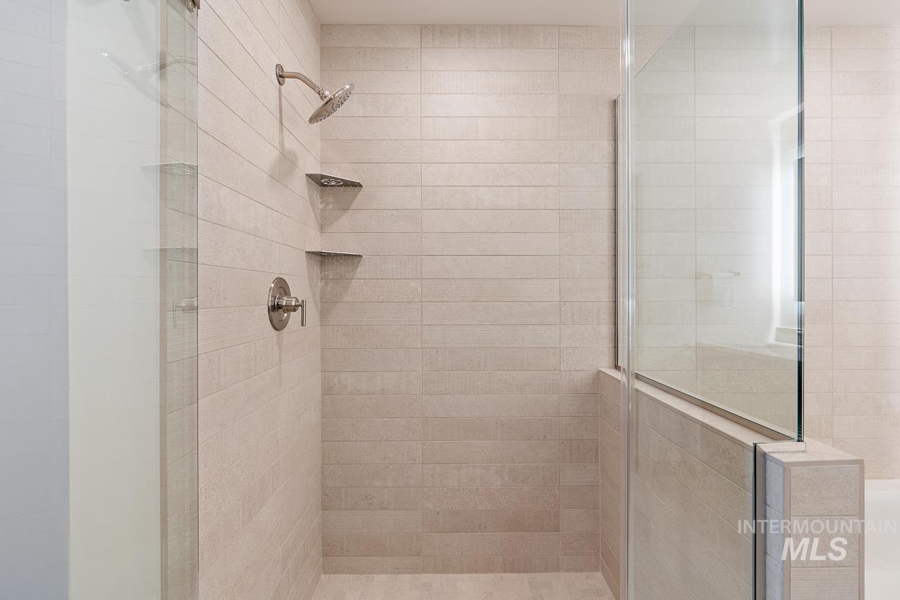 700 Village Drive Unit: 305