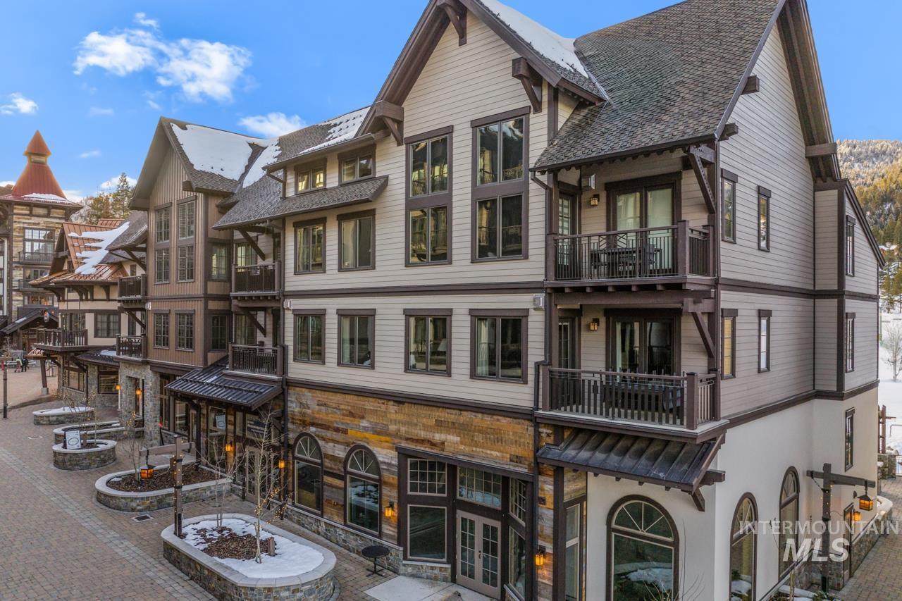 700 Village Drive Unit: 305