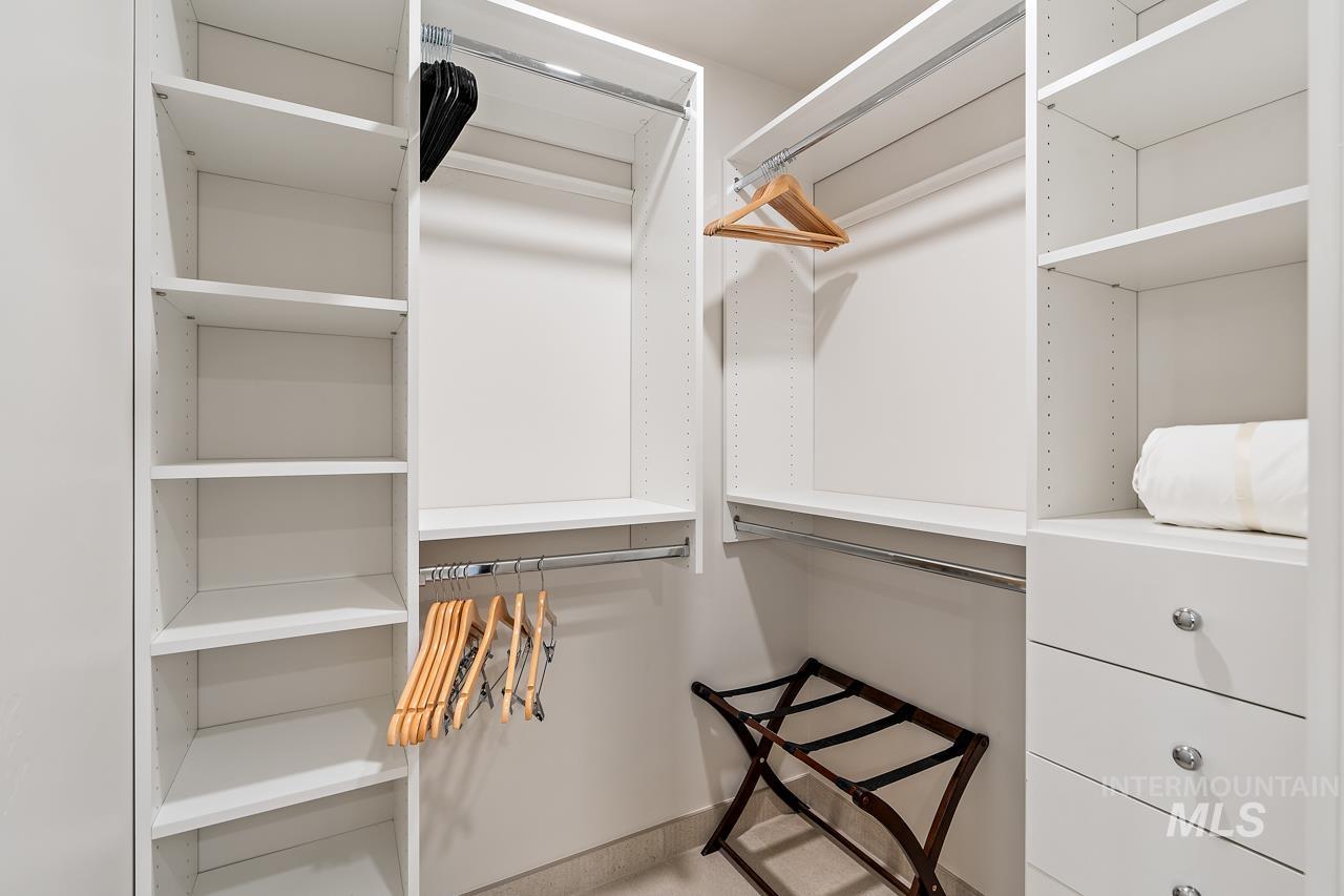 700 Village Drive Unit: 305