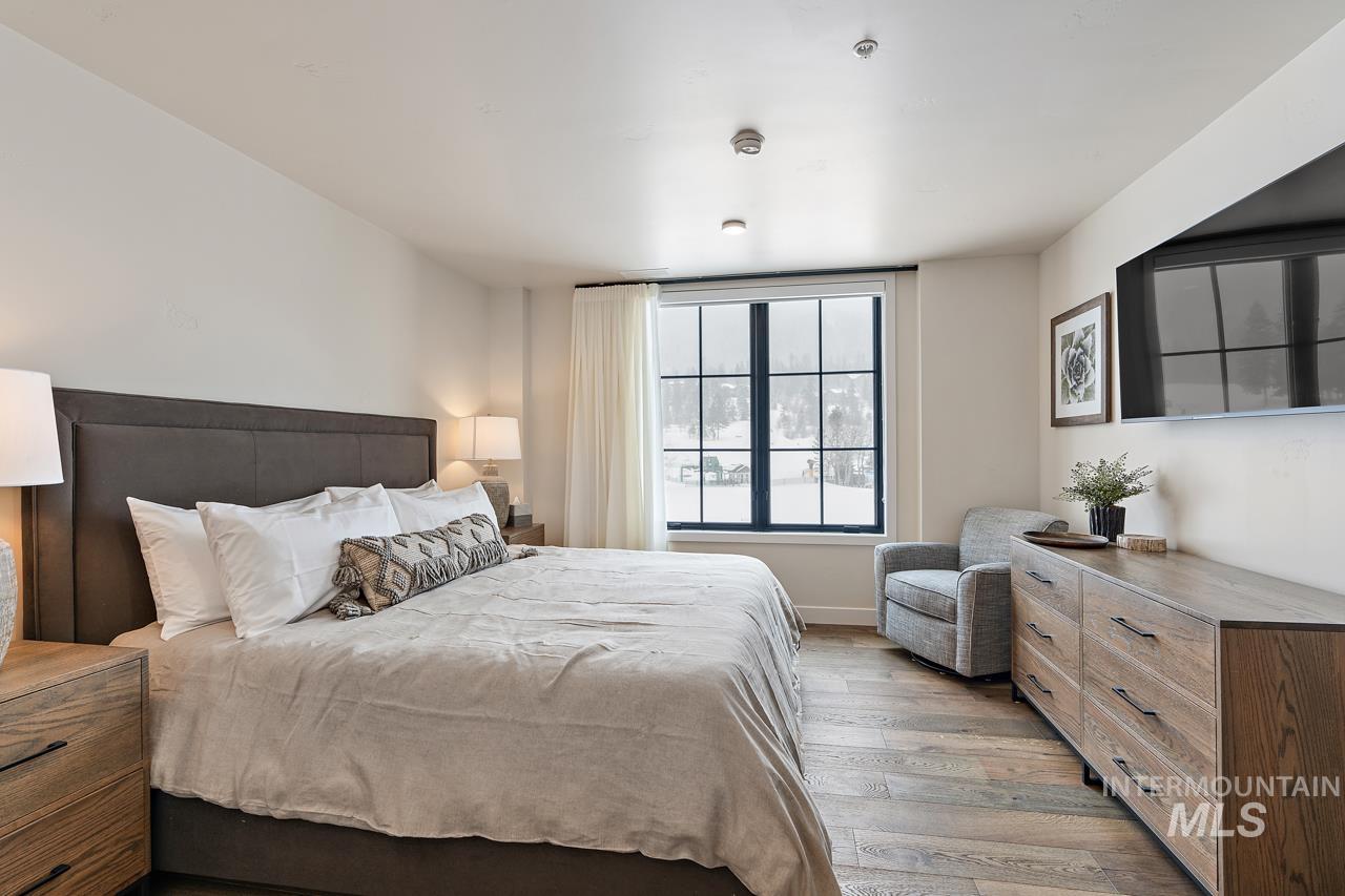 700 Village Drive Unit: 305