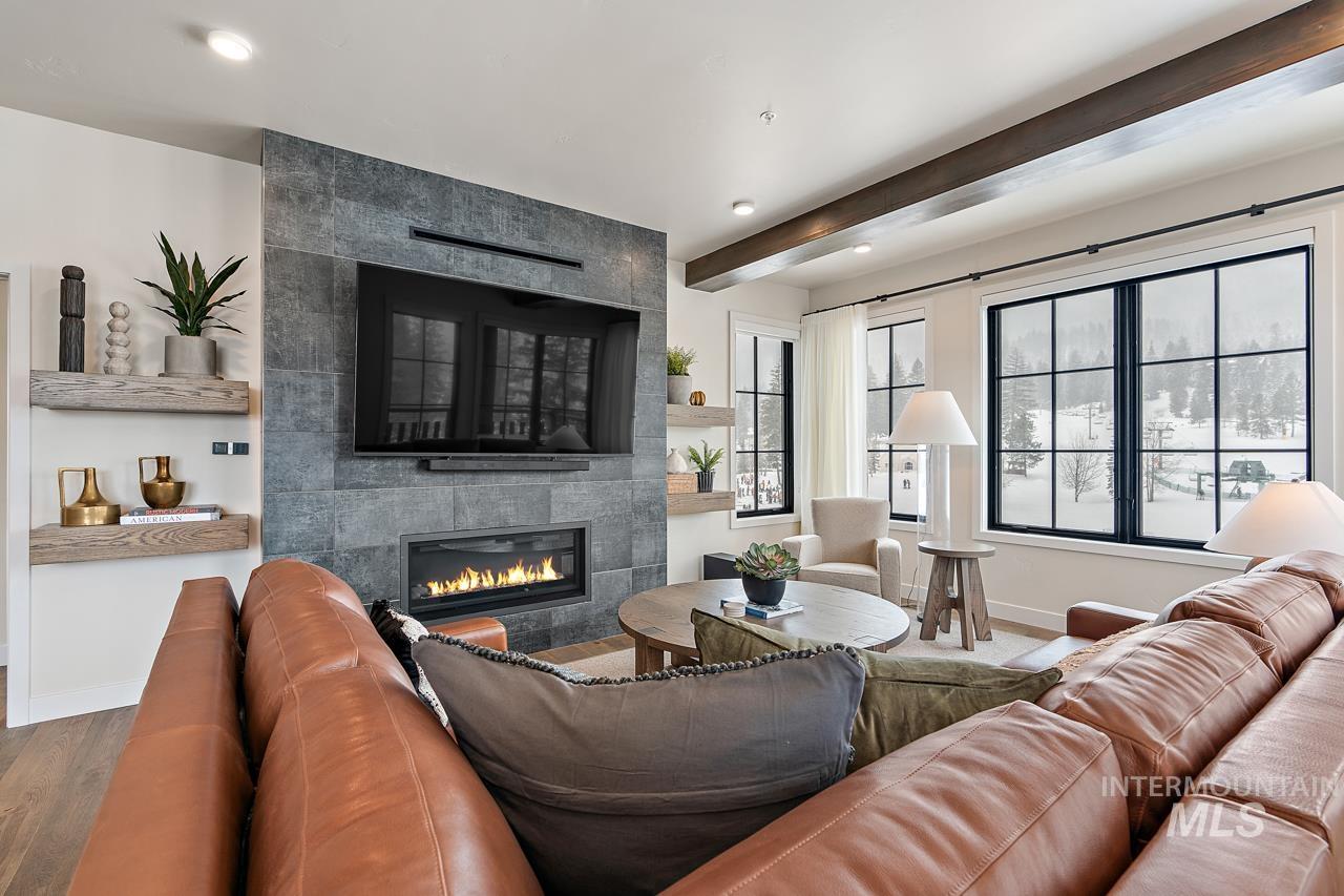 700 Village Drive Unit: 305