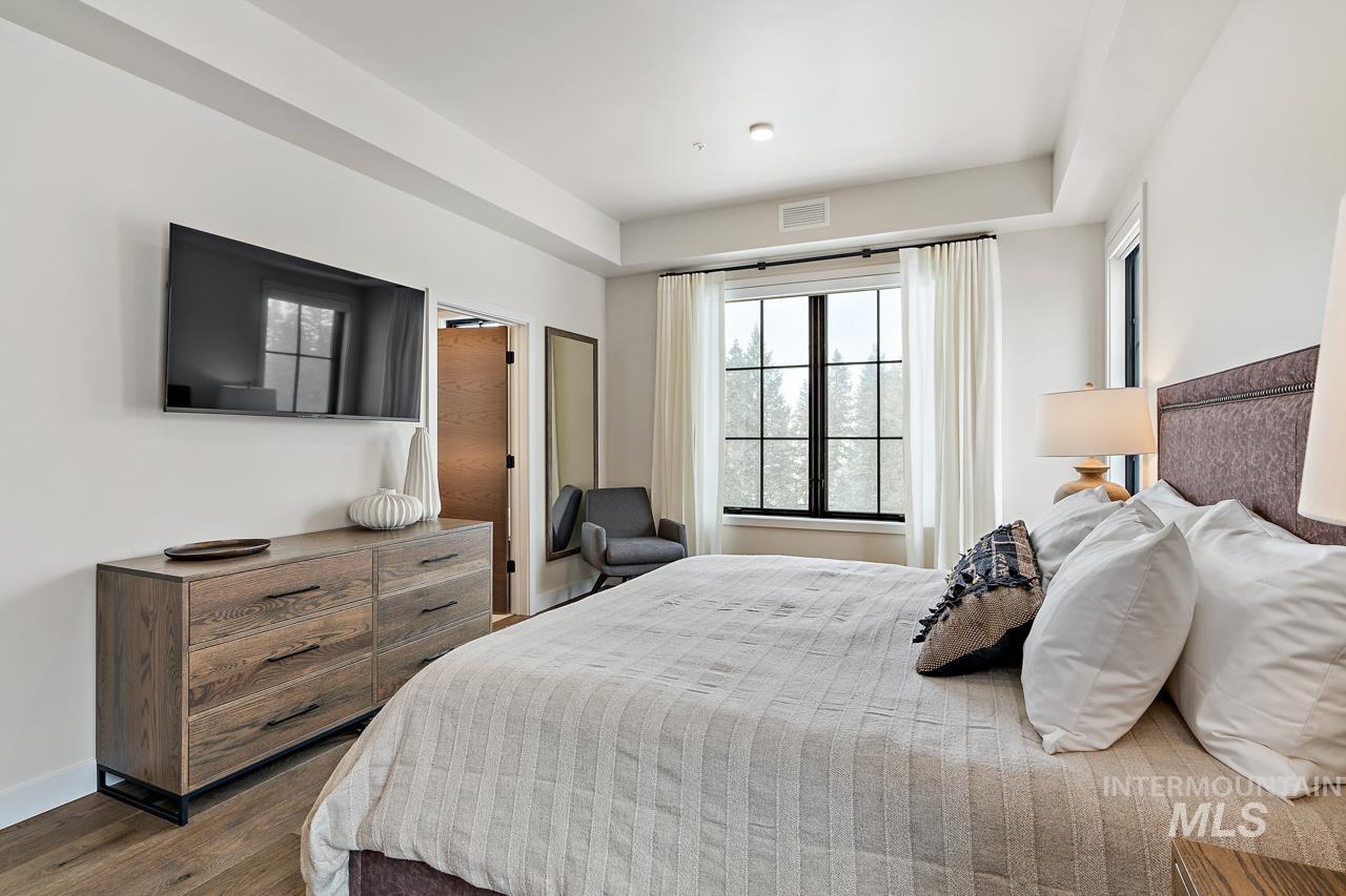 700 Village Drive Unit: 305