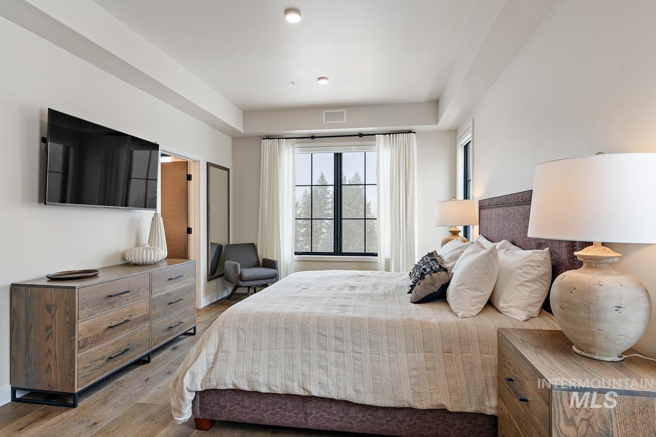 700 Village Drive Unit: 305