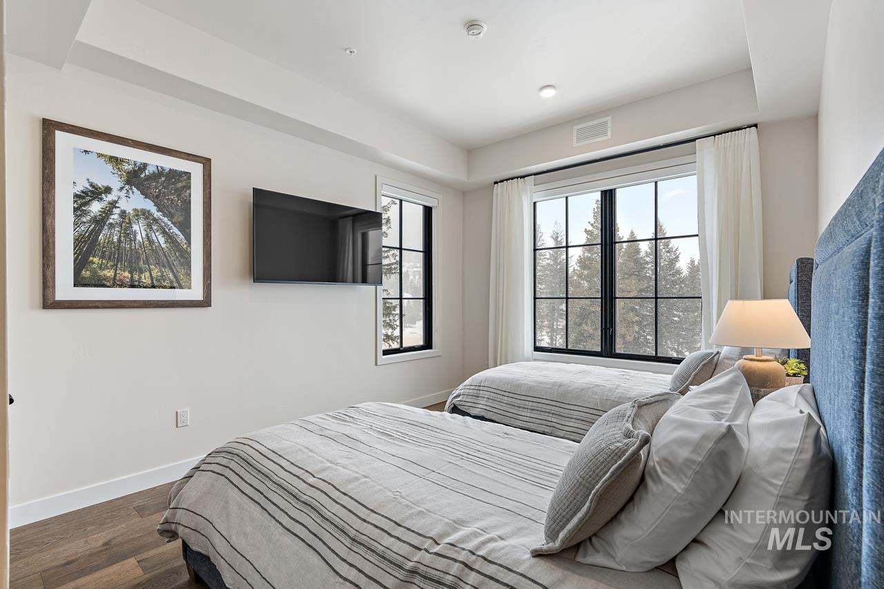 700 Village Drive Unit: 305