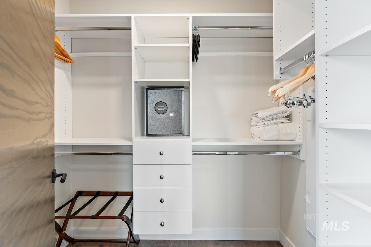 700 Village Drive Unit: 305