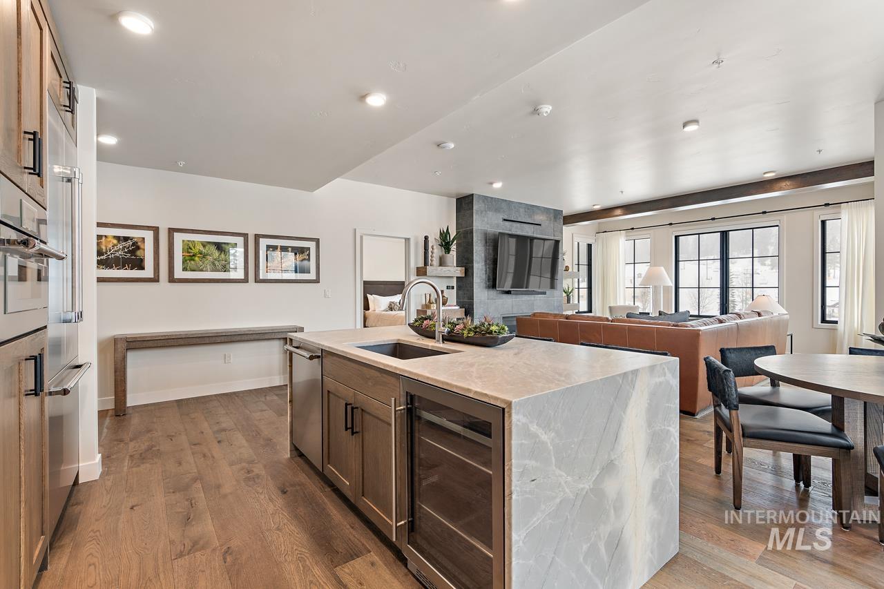 700 Village Drive Unit: 305