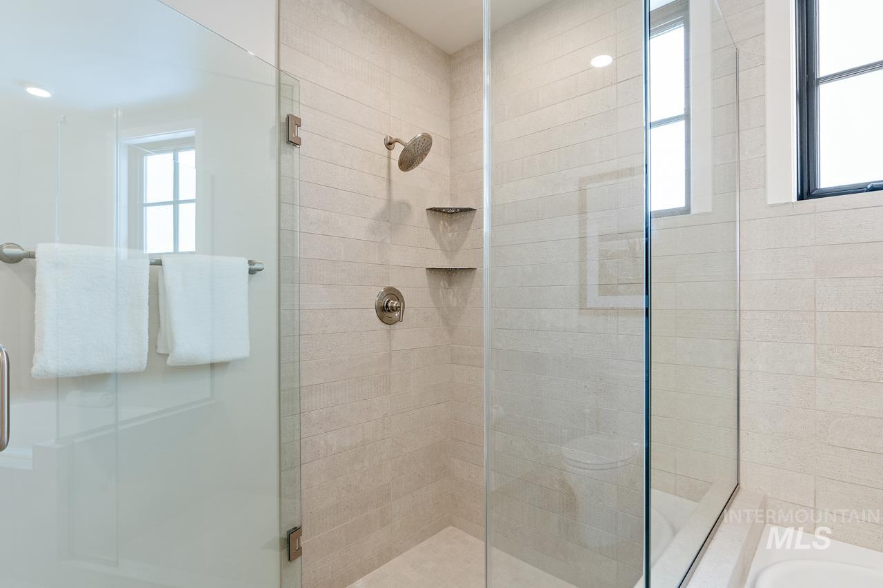 700 Village Drive Unit: 305