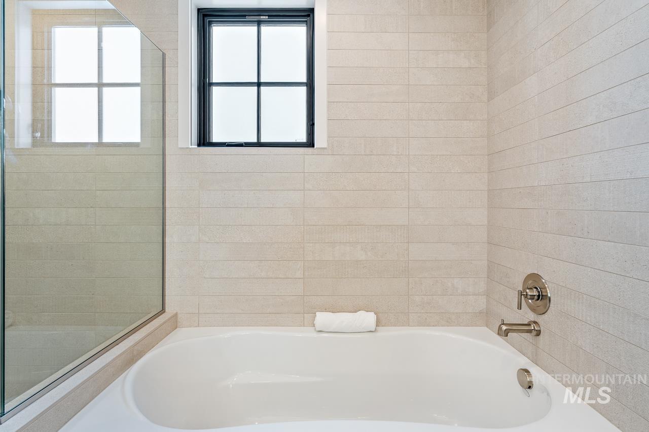700 Village Drive Unit: 305