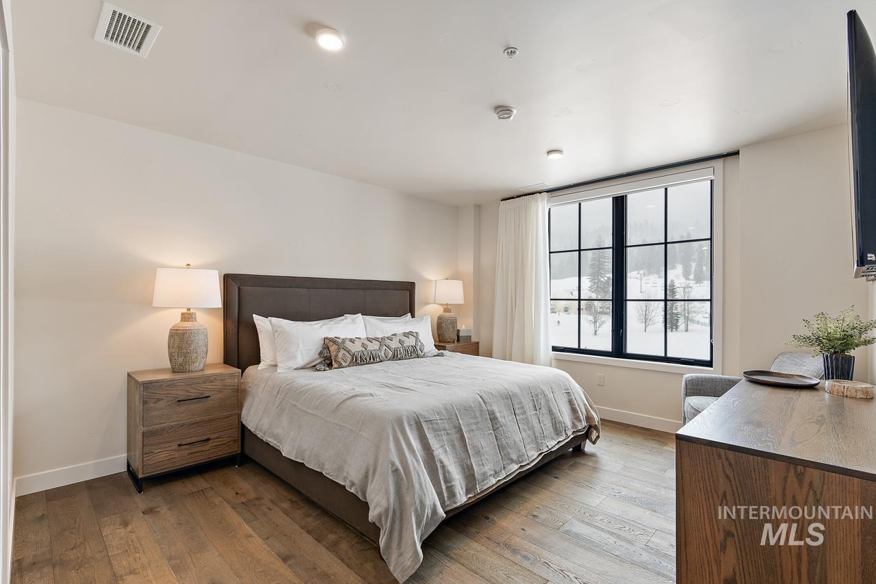700 Village Drive Unit: 305
