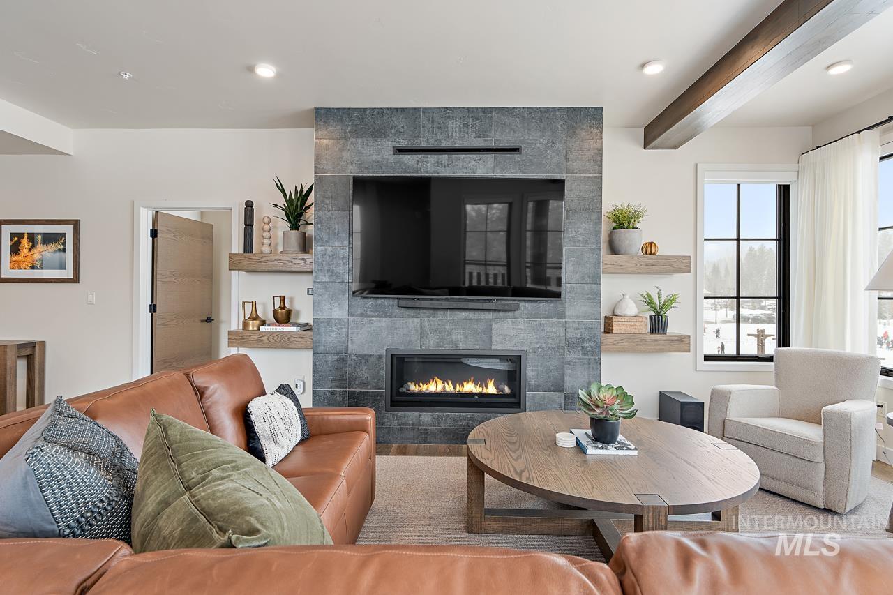 700 Village Drive Unit: 305